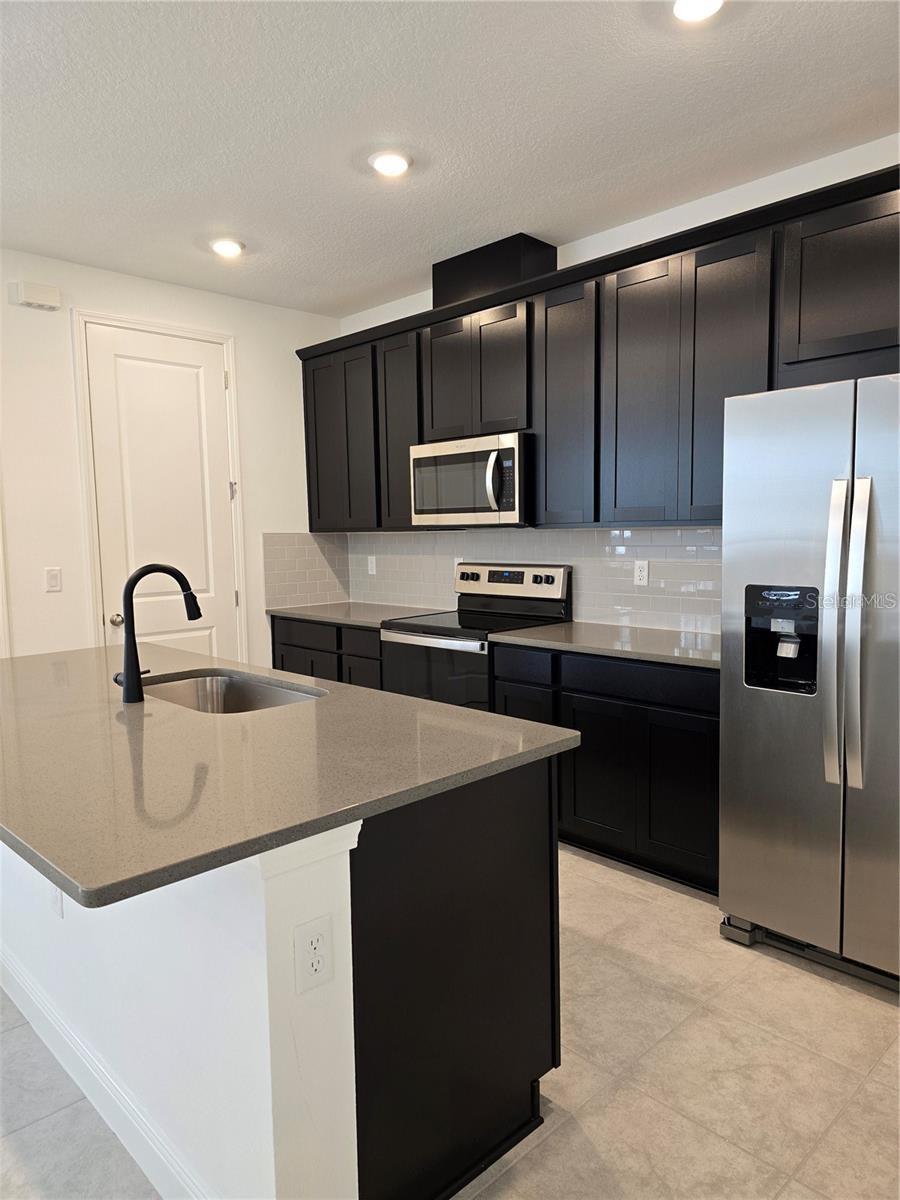 Image 5 of 8 For 9819 Neruda Street