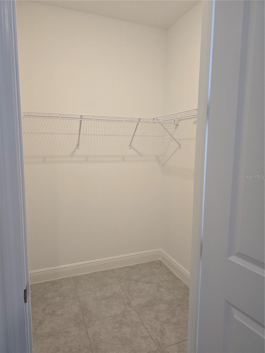 Image 7 of 8 For 9819 Neruda Street