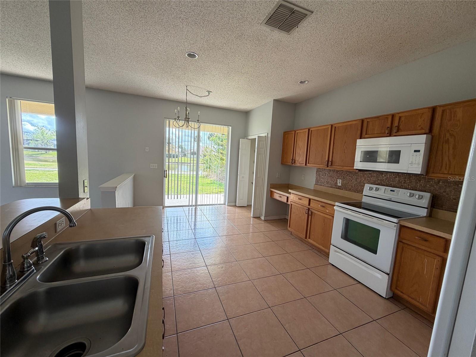 Image 4 of 10 For 2290 The Oaks Boulevard