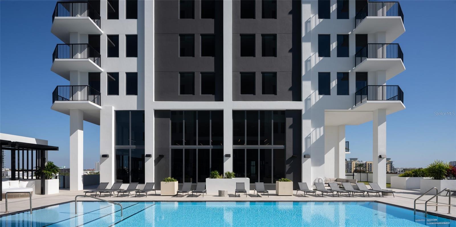 Image 6 of 32 For 1000 1st Avenue N B1