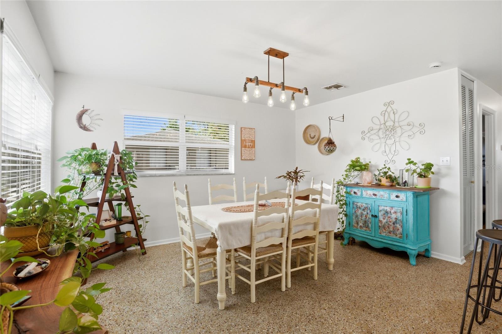 Image 10 of 48 For 408 Dakota Avenue