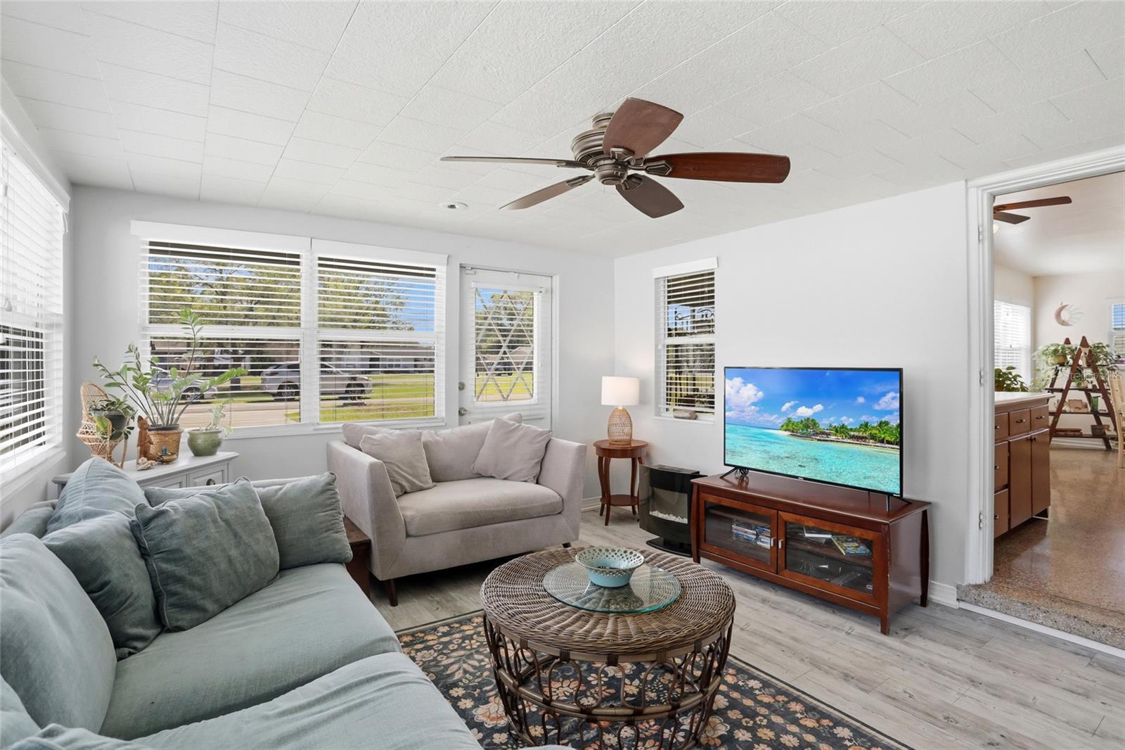 Image 19 of 48 For 408 Dakota Avenue