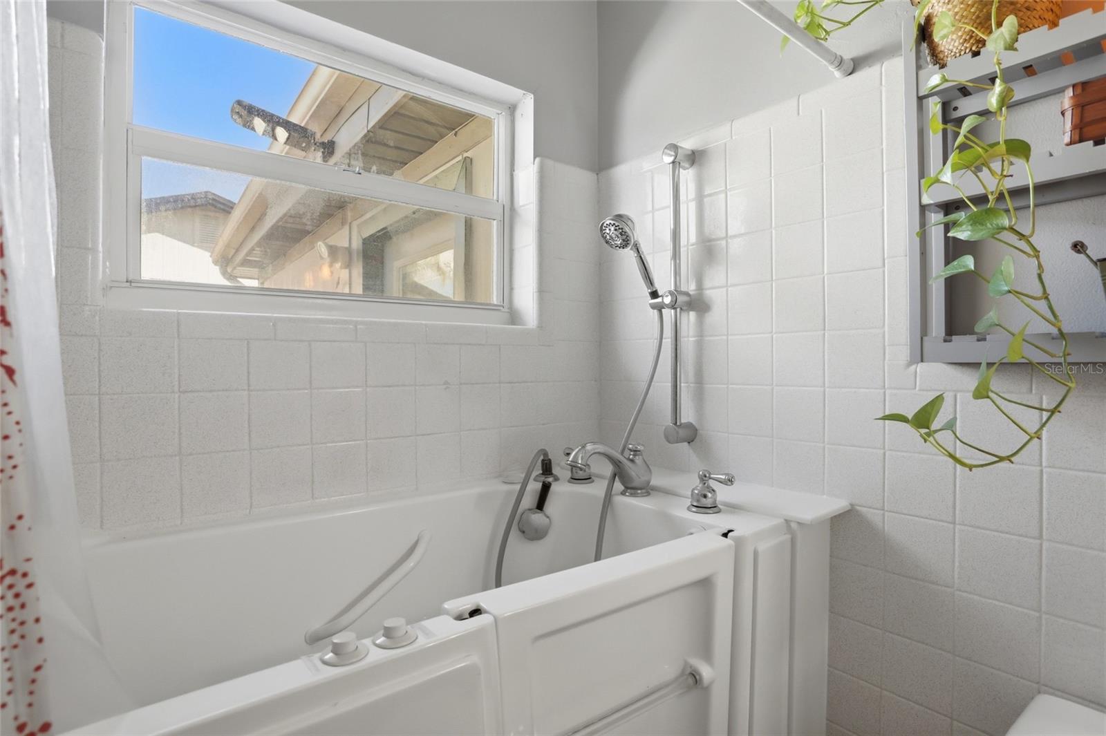 Image 23 of 48 For 408 Dakota Avenue