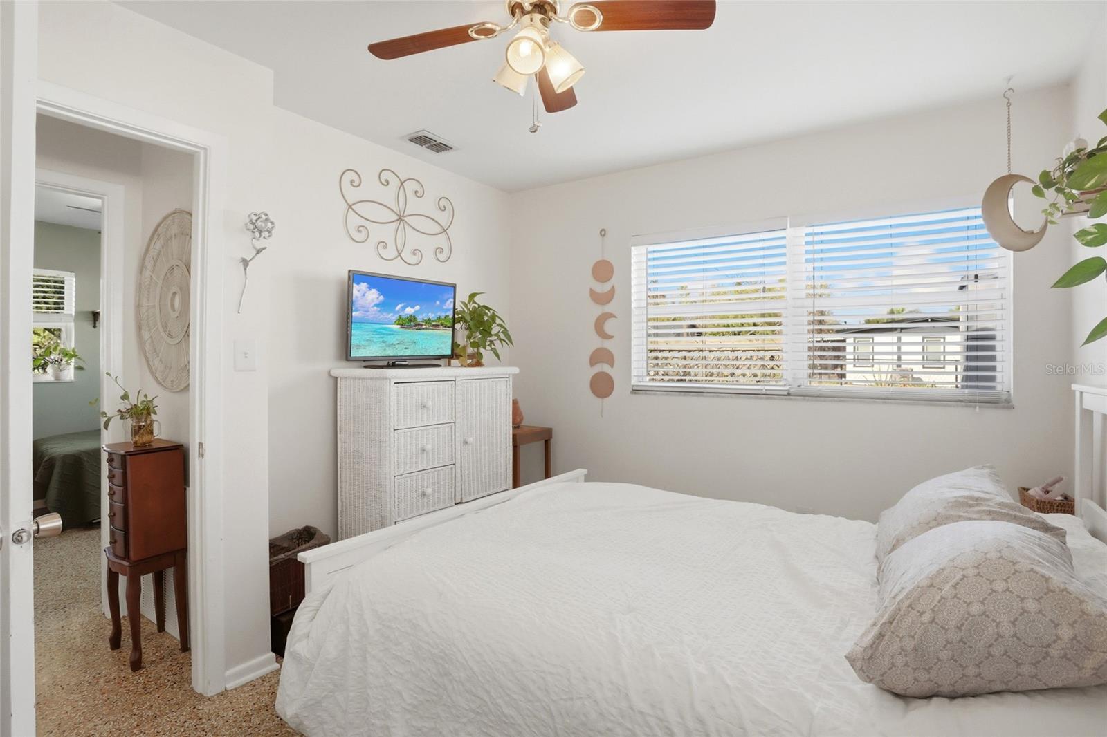 Image 27 of 48 For 408 Dakota Avenue