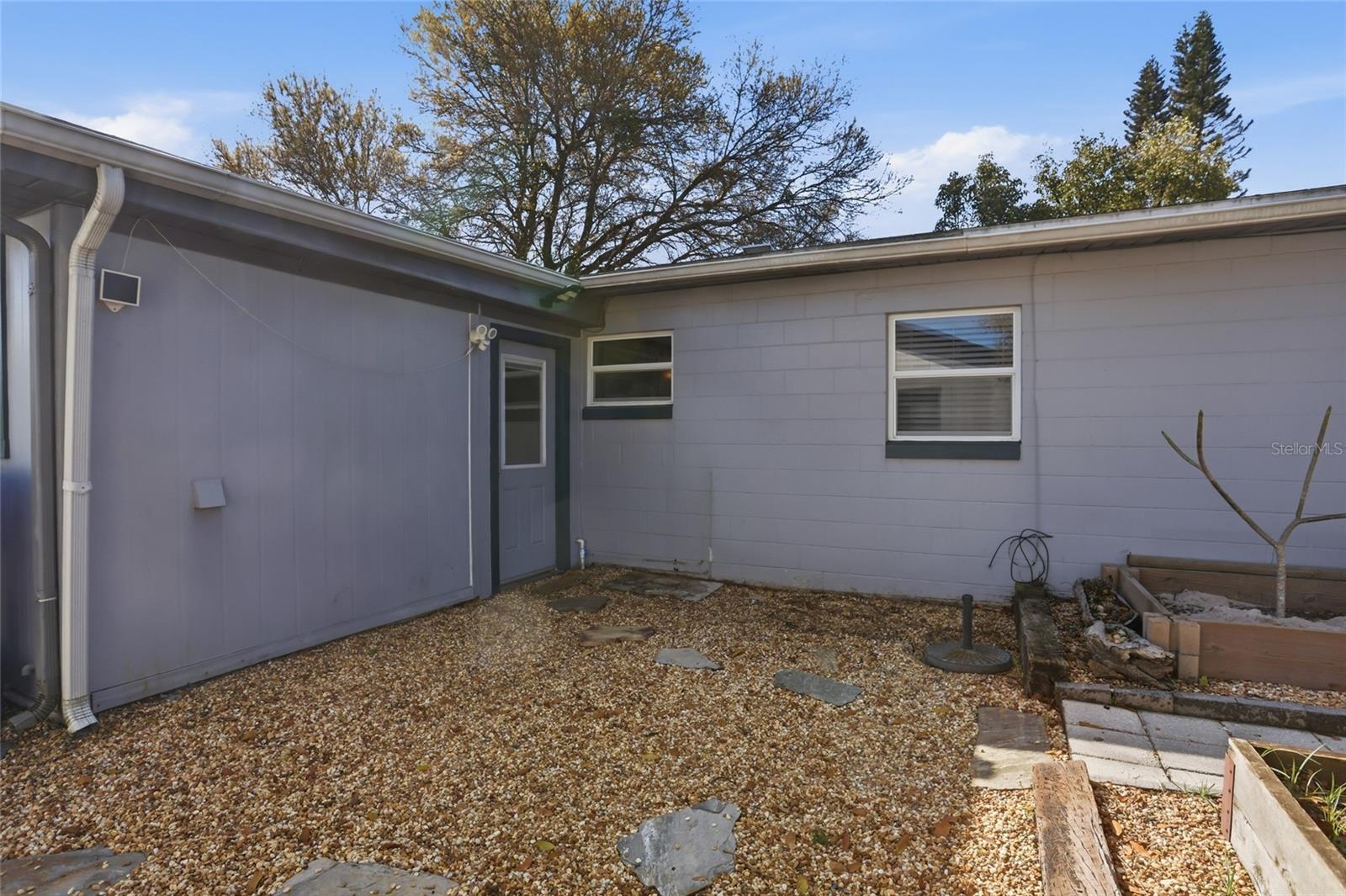 Image 33 of 48 For 408 Dakota Avenue