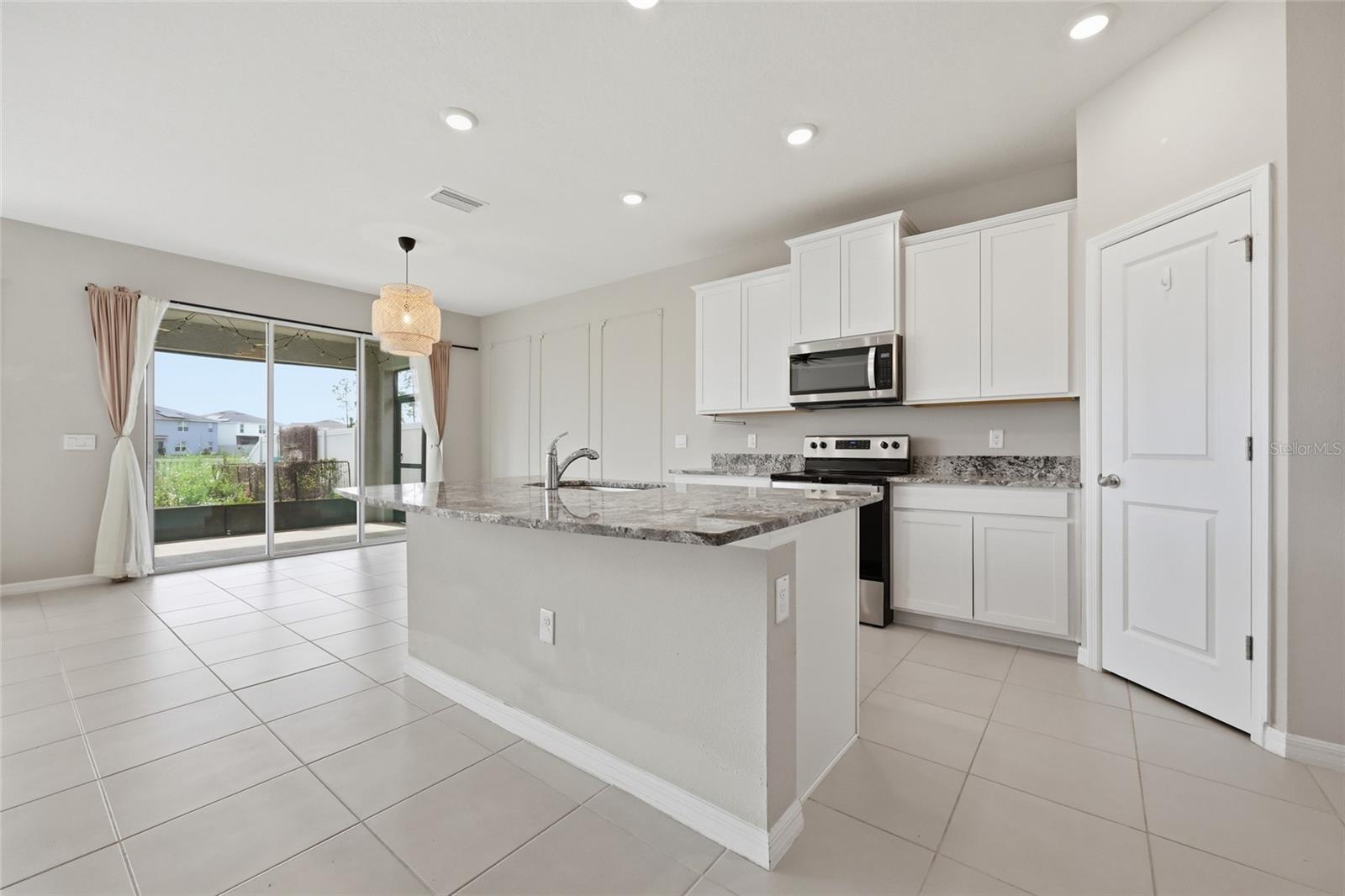 Image 14 of 48 For 1516 Tropical Oasis Avenue