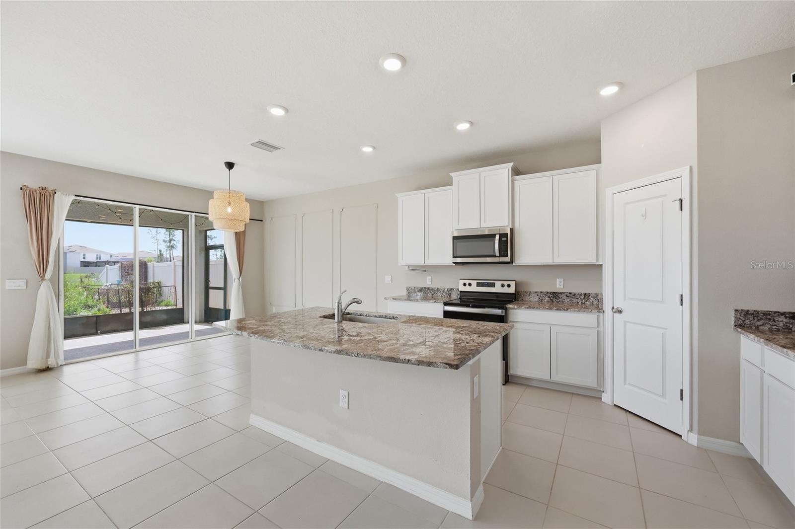 Image 15 of 48 For 1516 Tropical Oasis Avenue