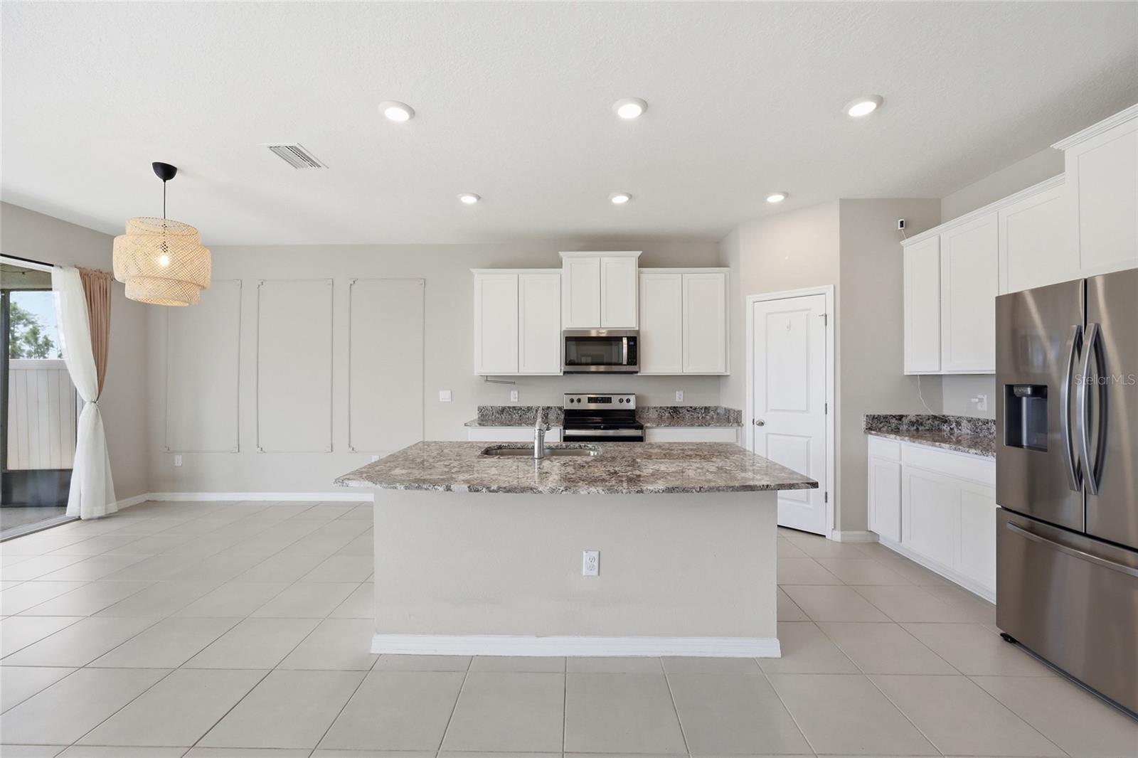 Image 16 of 48 For 1516 Tropical Oasis Avenue