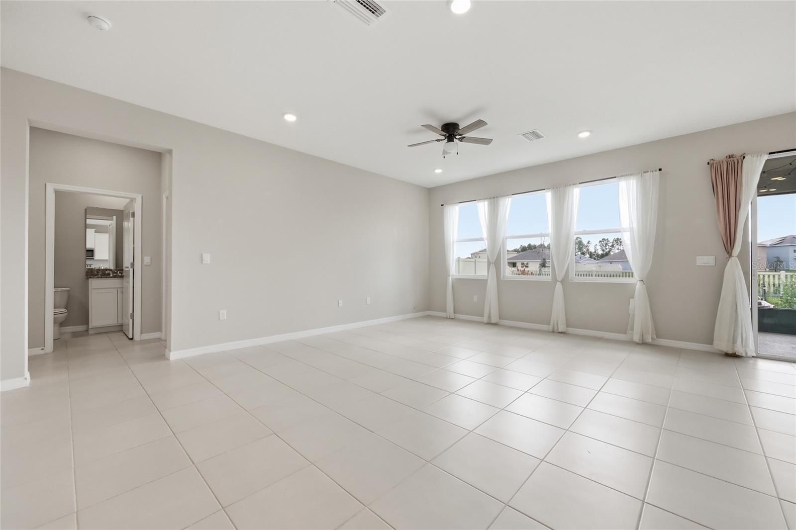 Image 20 of 48 For 1516 Tropical Oasis Avenue