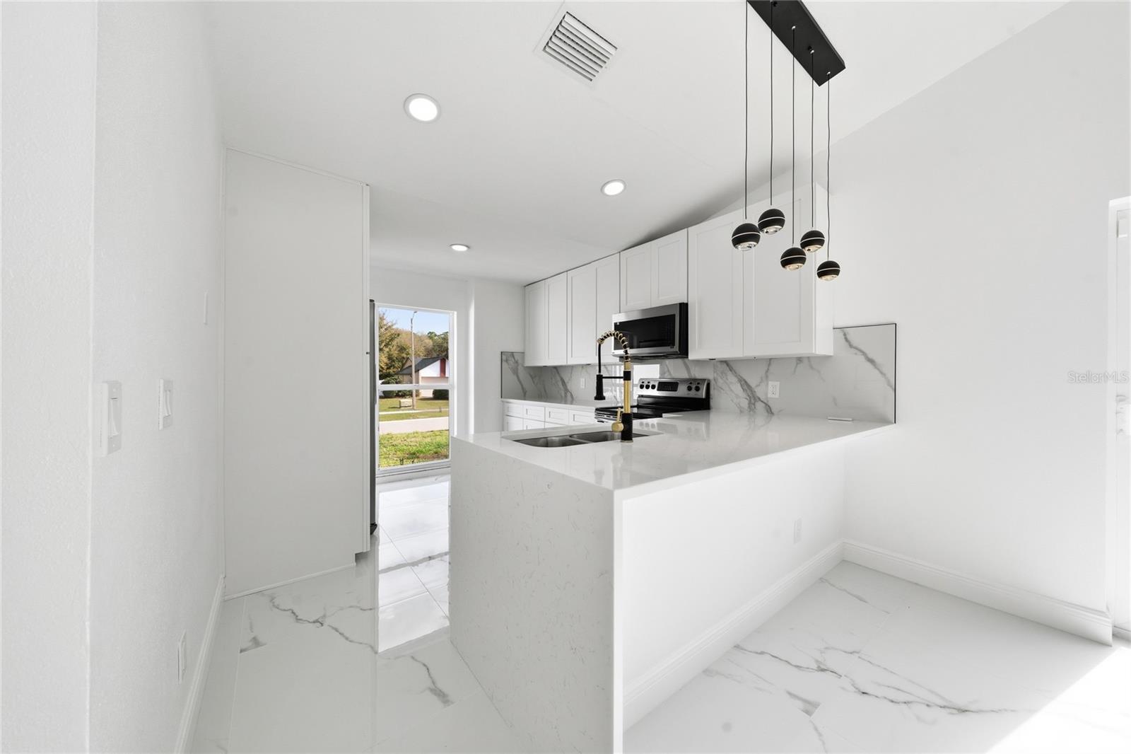 Image 4 of 28 For 5670 Breckenridge Circle