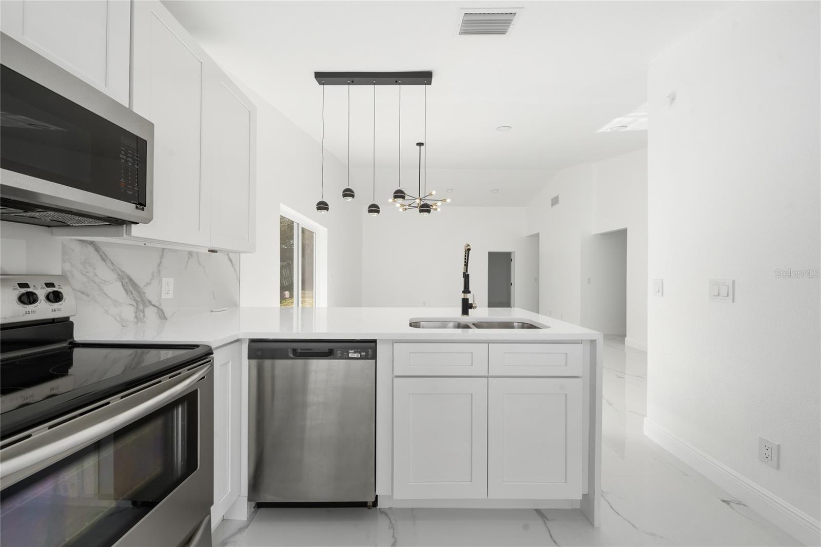 Image 5 of 28 For 5670 Breckenridge Circle