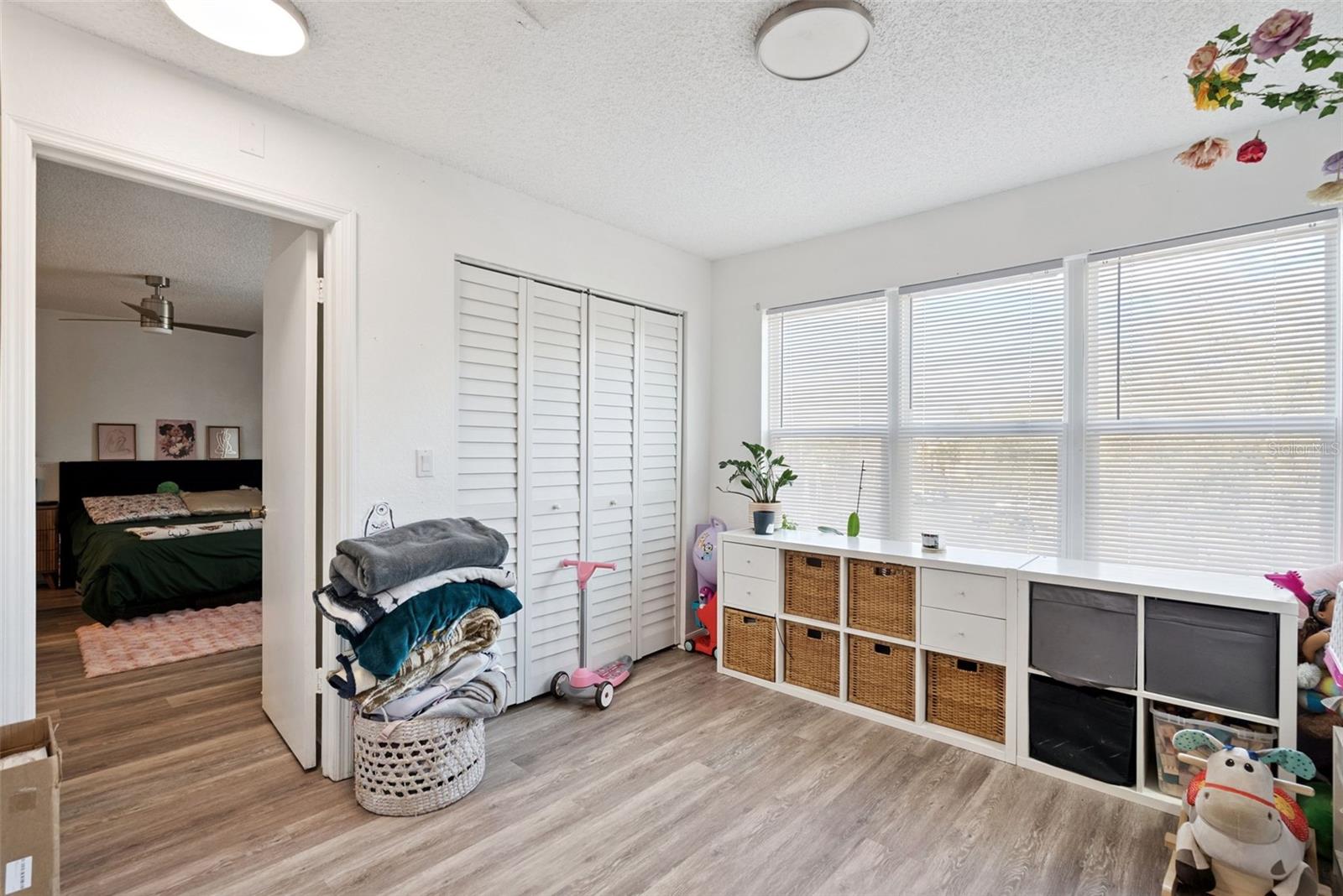 Image 13 of 21 For 4642 Commander Drive 938