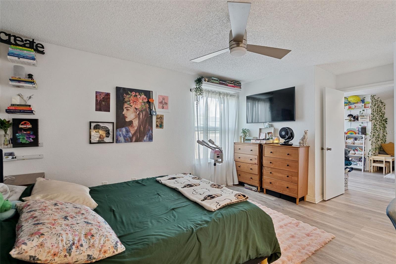 Image 15 of 21 For 4642 Commander Drive 938