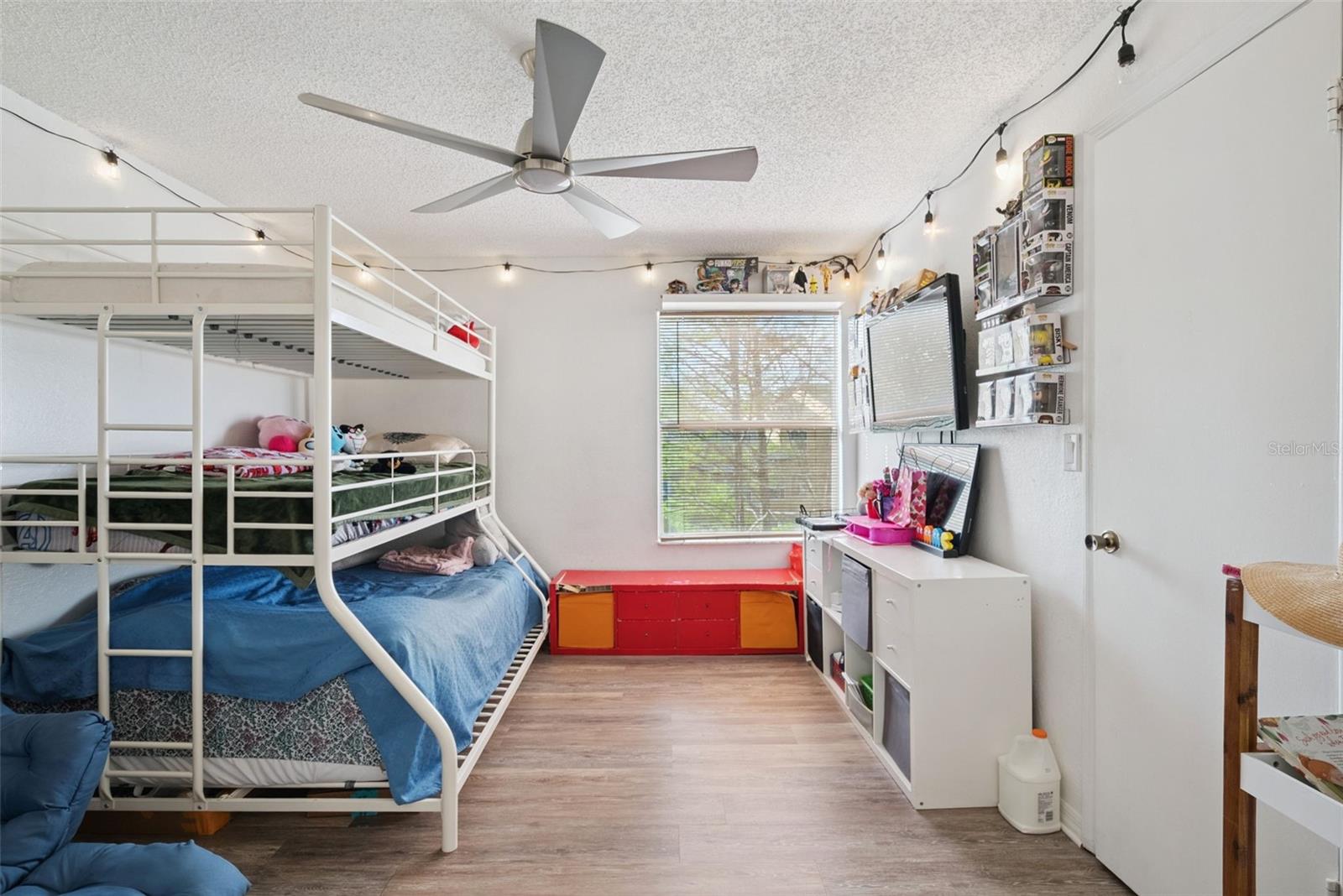 Image 19 of 21 For 4642 Commander Drive 938