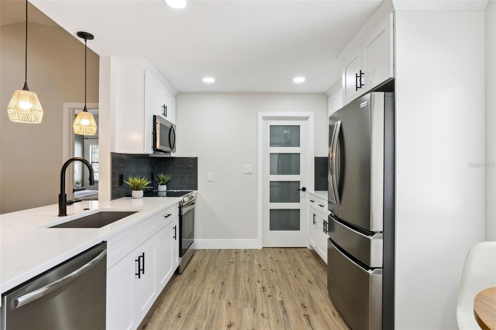 Image 11 of 53 For 1230 Hollyridge Trail