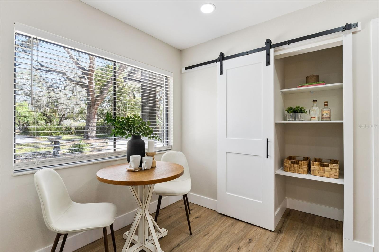 Image 12 of 53 For 1230 Hollyridge Trail