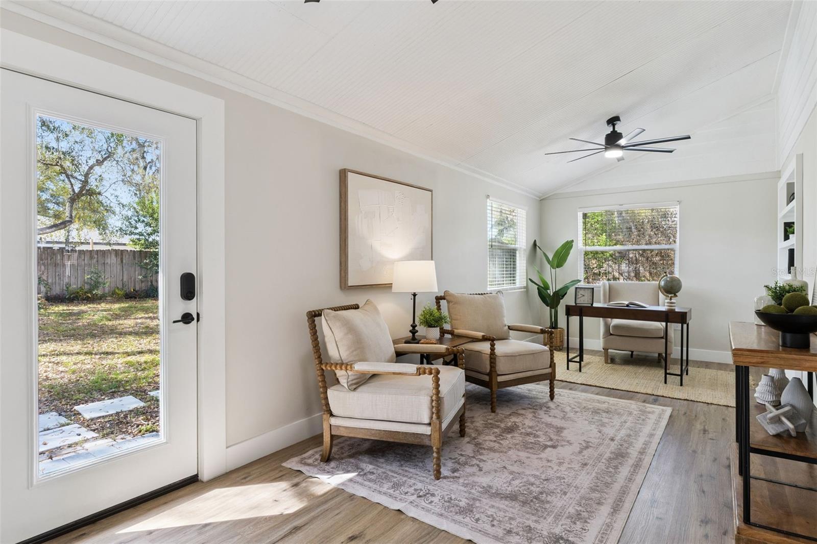 Image 21 of 53 For 1230 Hollyridge Trail