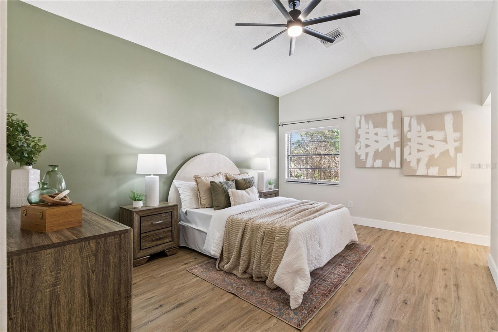 Image 23 of 53 For 1230 Hollyridge Trail