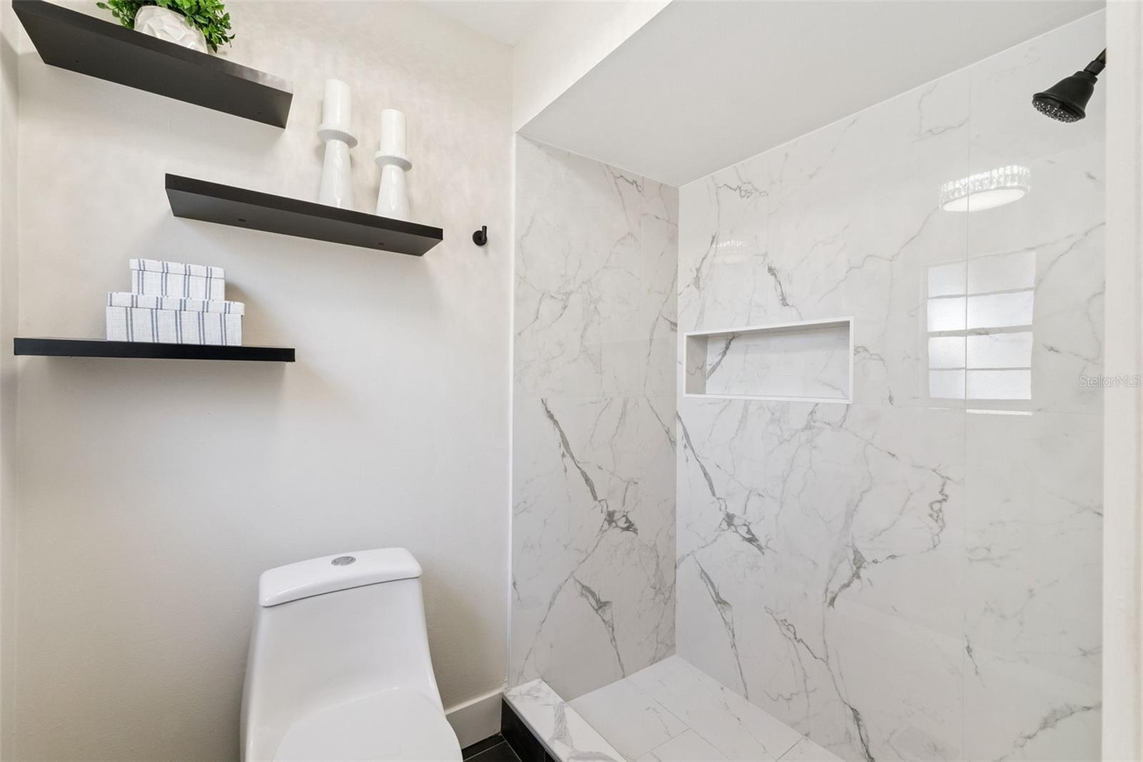 Image 25 of 53 For 1230 Hollyridge Trail