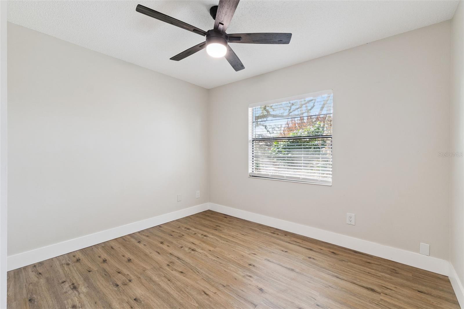 Image 26 of 53 For 1230 Hollyridge Trail