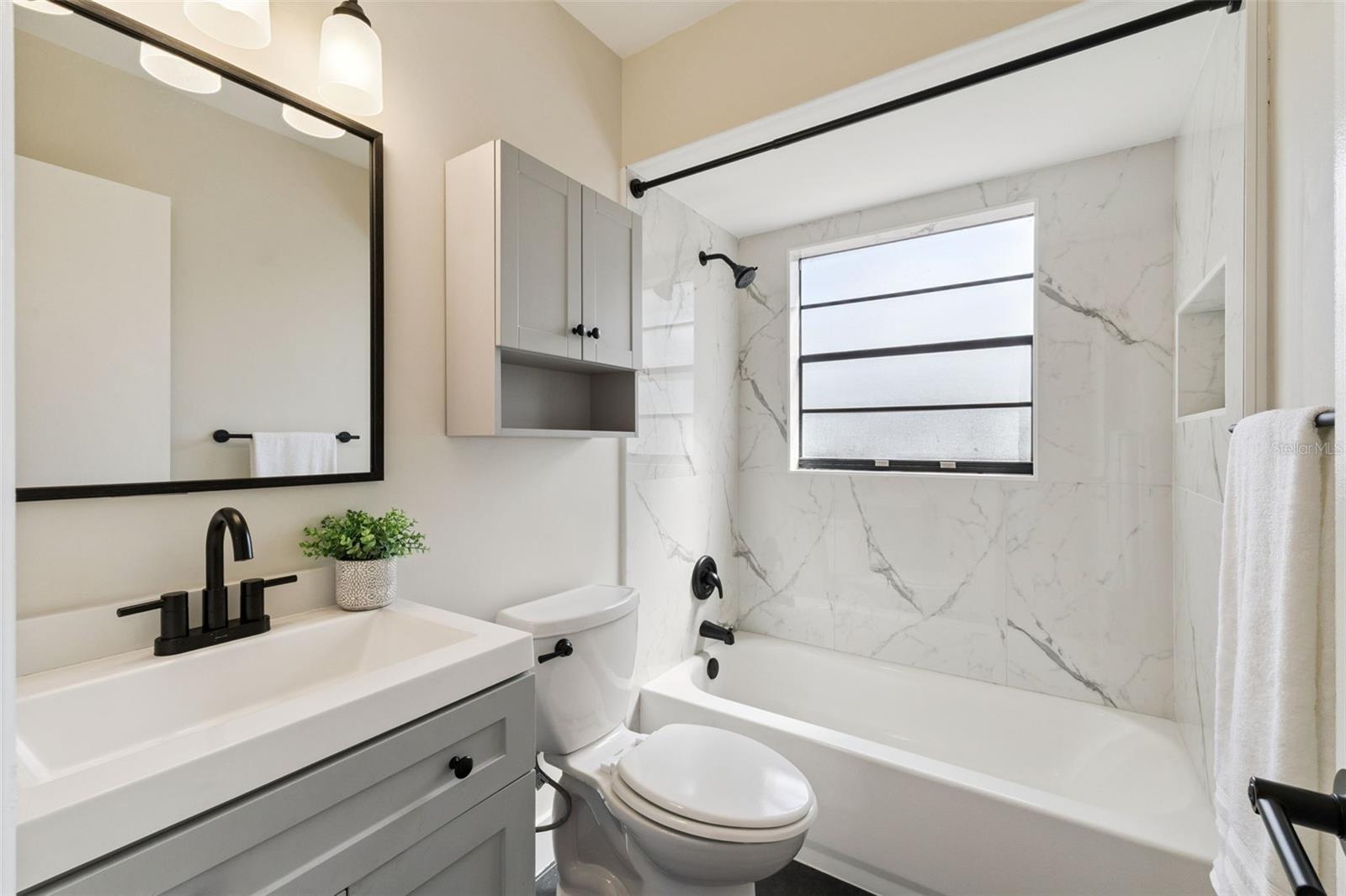 Image 27 of 53 For 1230 Hollyridge Trail