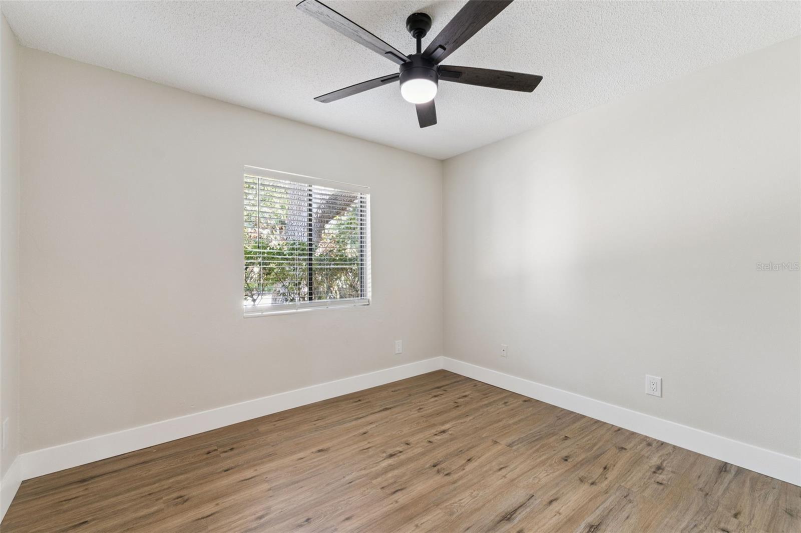 Image 28 of 53 For 1230 Hollyridge Trail