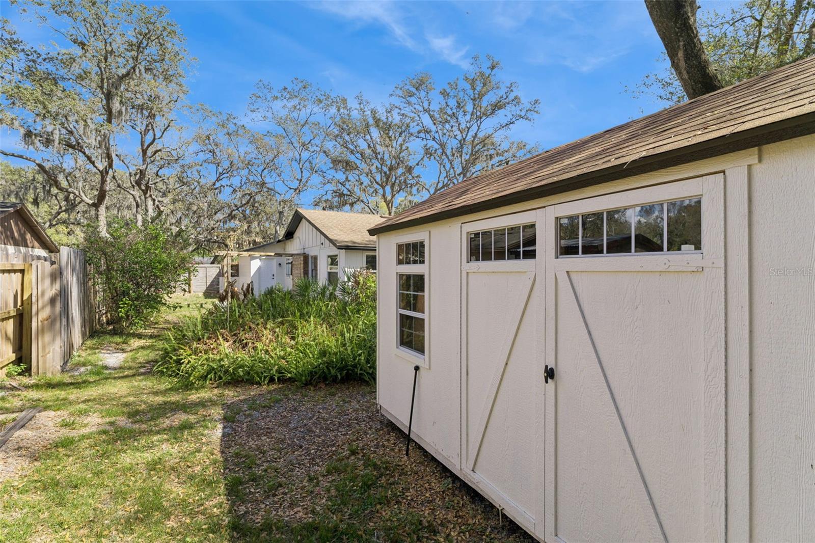 Image 33 of 53 For 1230 Hollyridge Trail