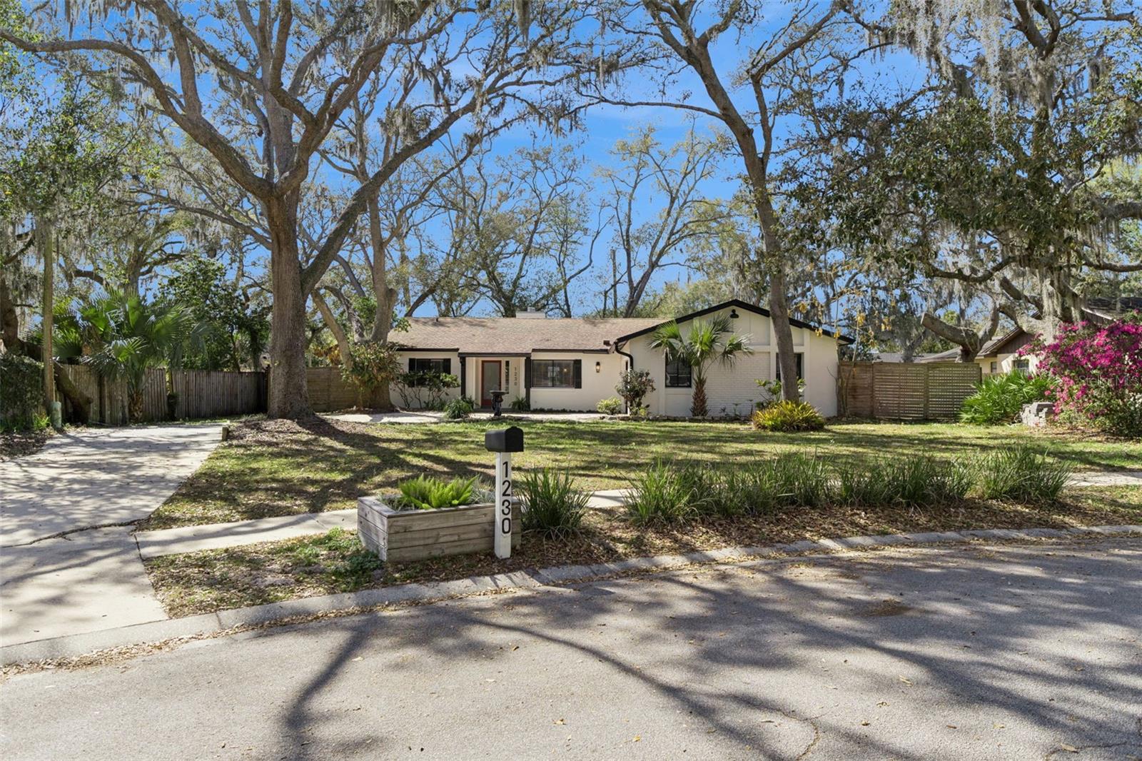 Image 38 of 53 For 1230 Hollyridge Trail