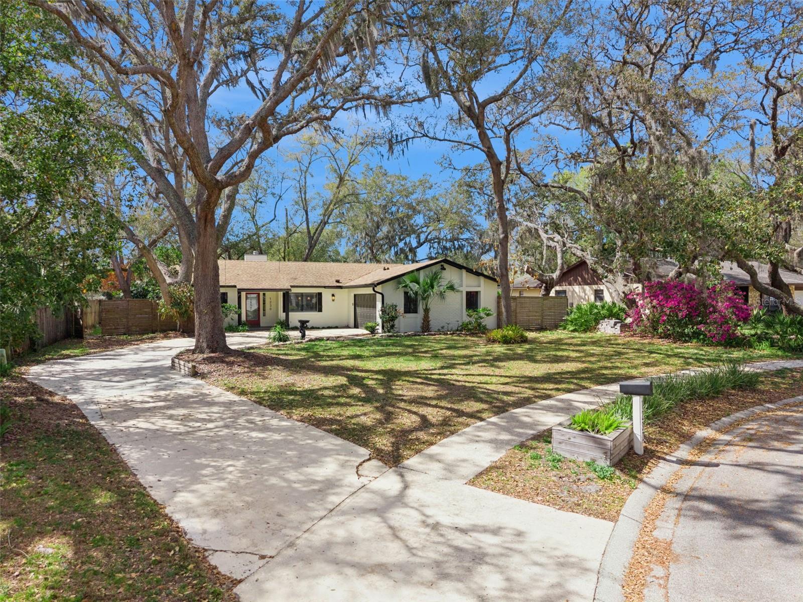 Image 39 of 53 For 1230 Hollyridge Trail