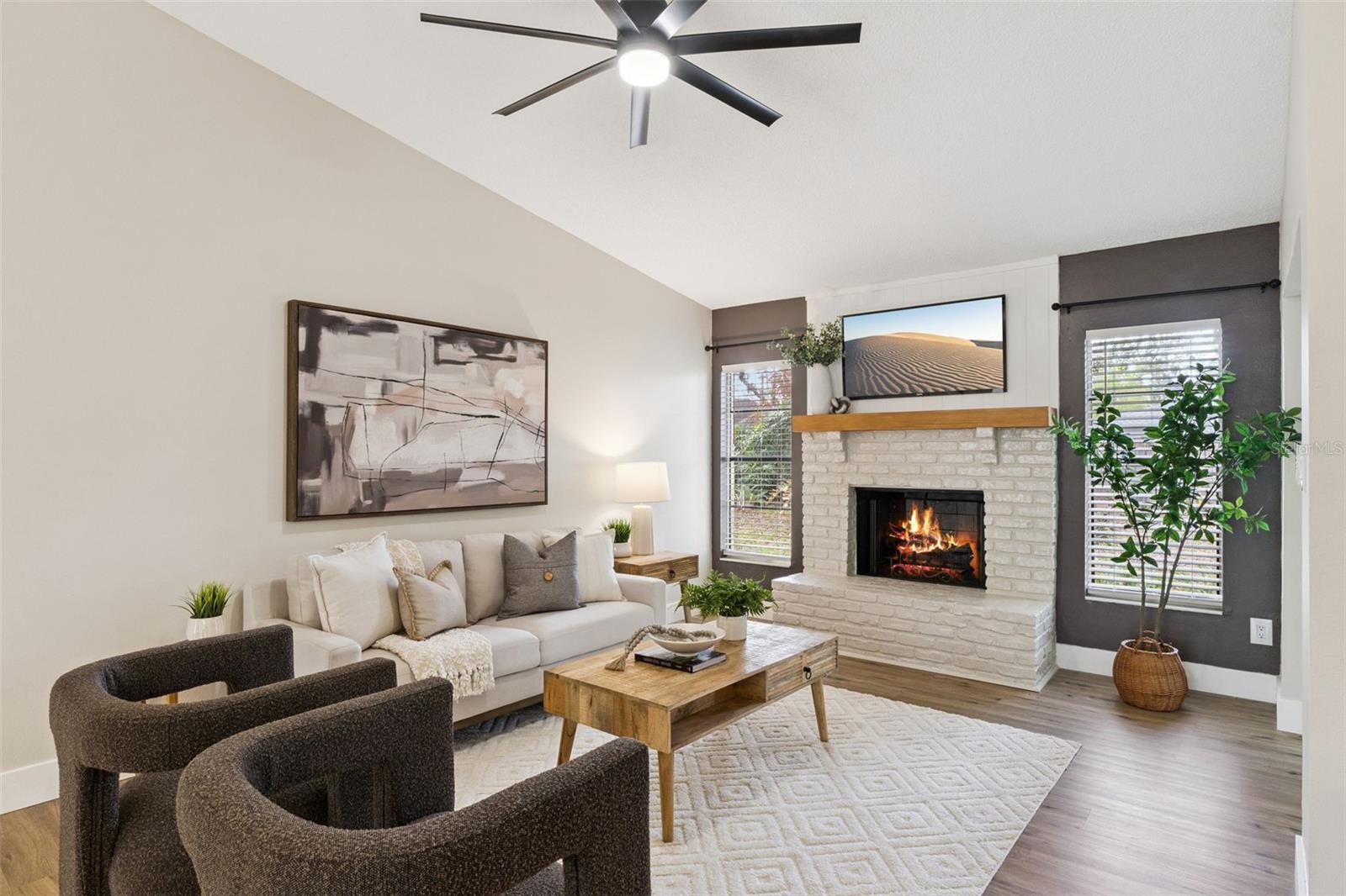 Image 4 of 53 For 1230 Hollyridge Trail