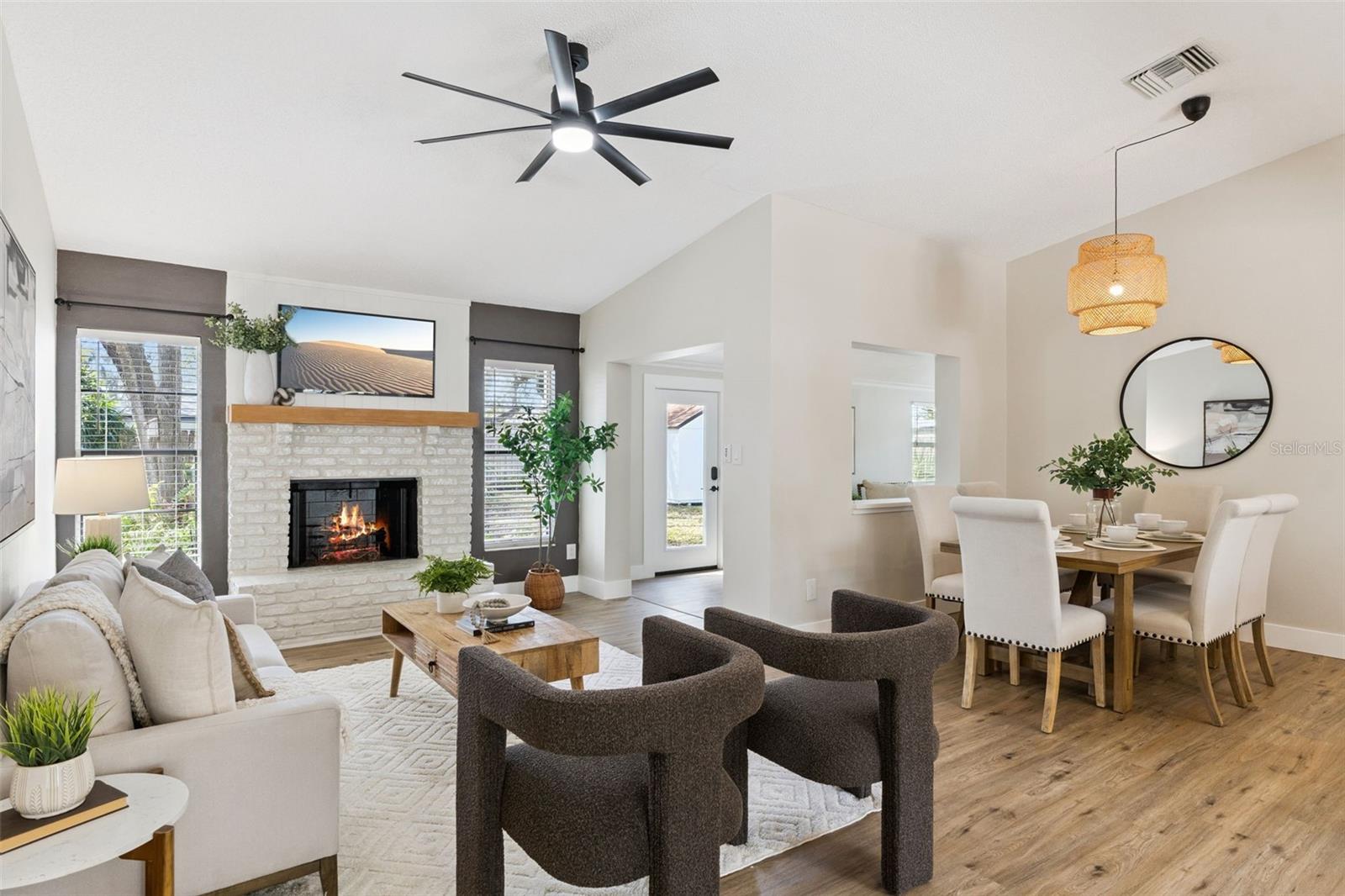 Image 5 of 53 For 1230 Hollyridge Trail