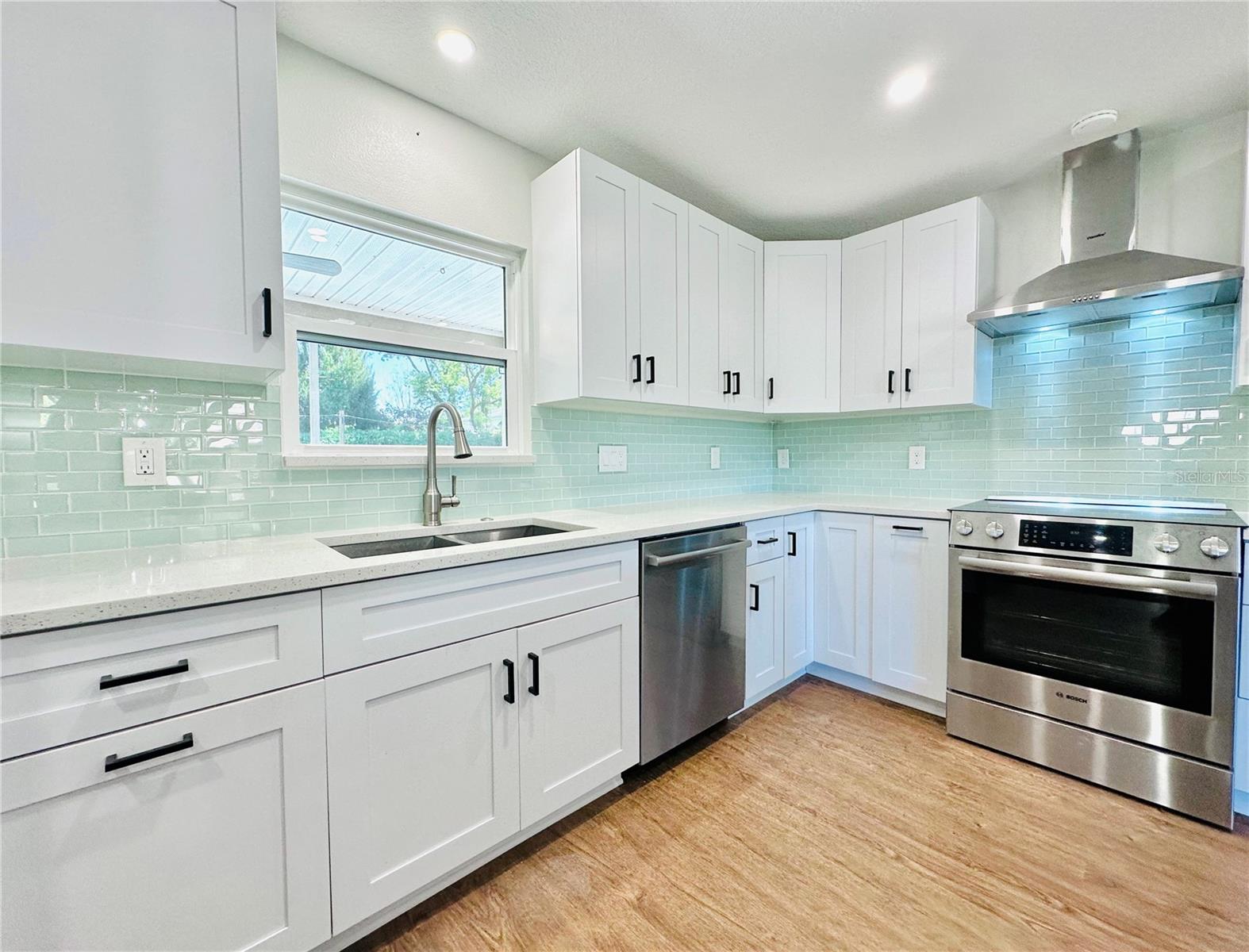 Image 10 of 38 For 391 Floral Drive