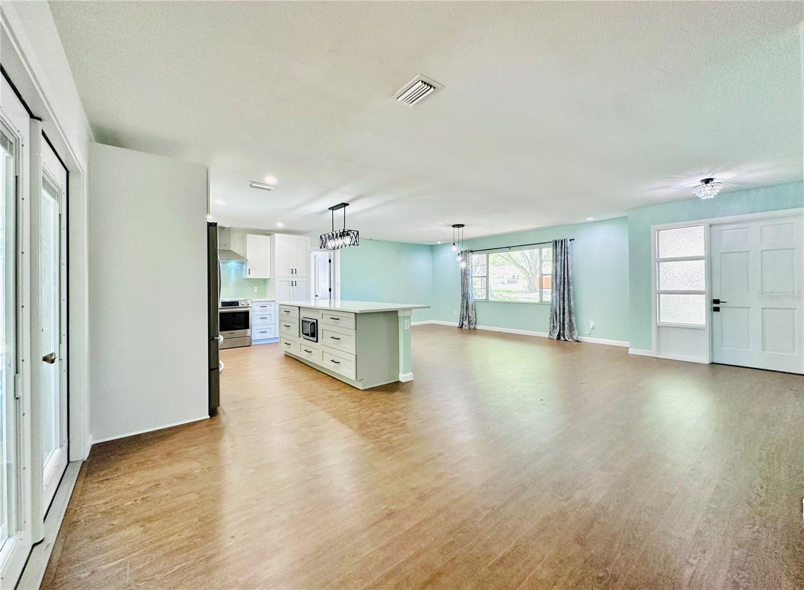 Image 14 of 38 For 391 Floral Drive