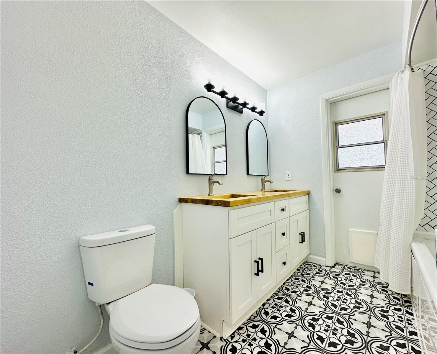 Image 21 of 38 For 391 Floral Drive