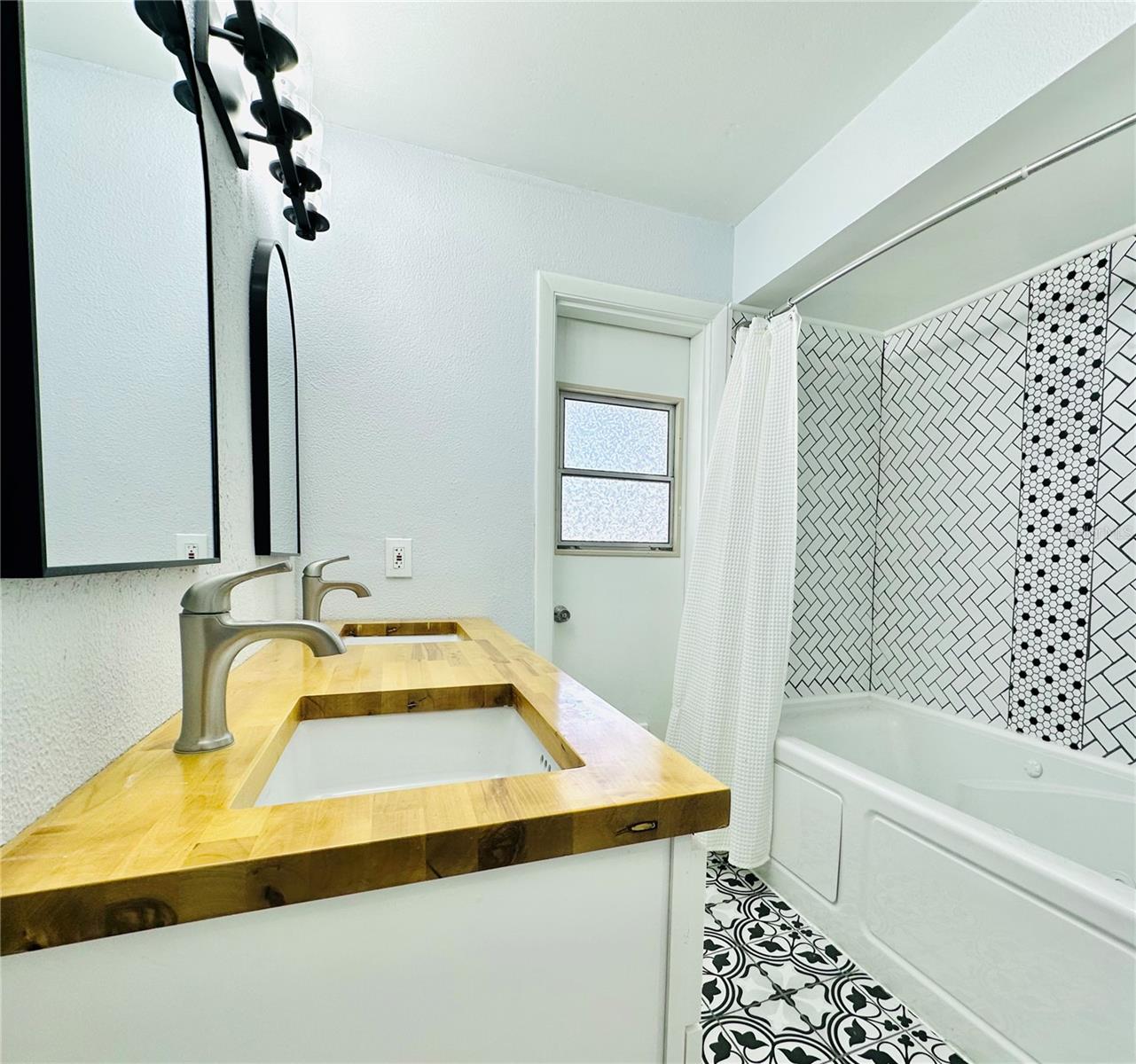 Image 22 of 38 For 391 Floral Drive