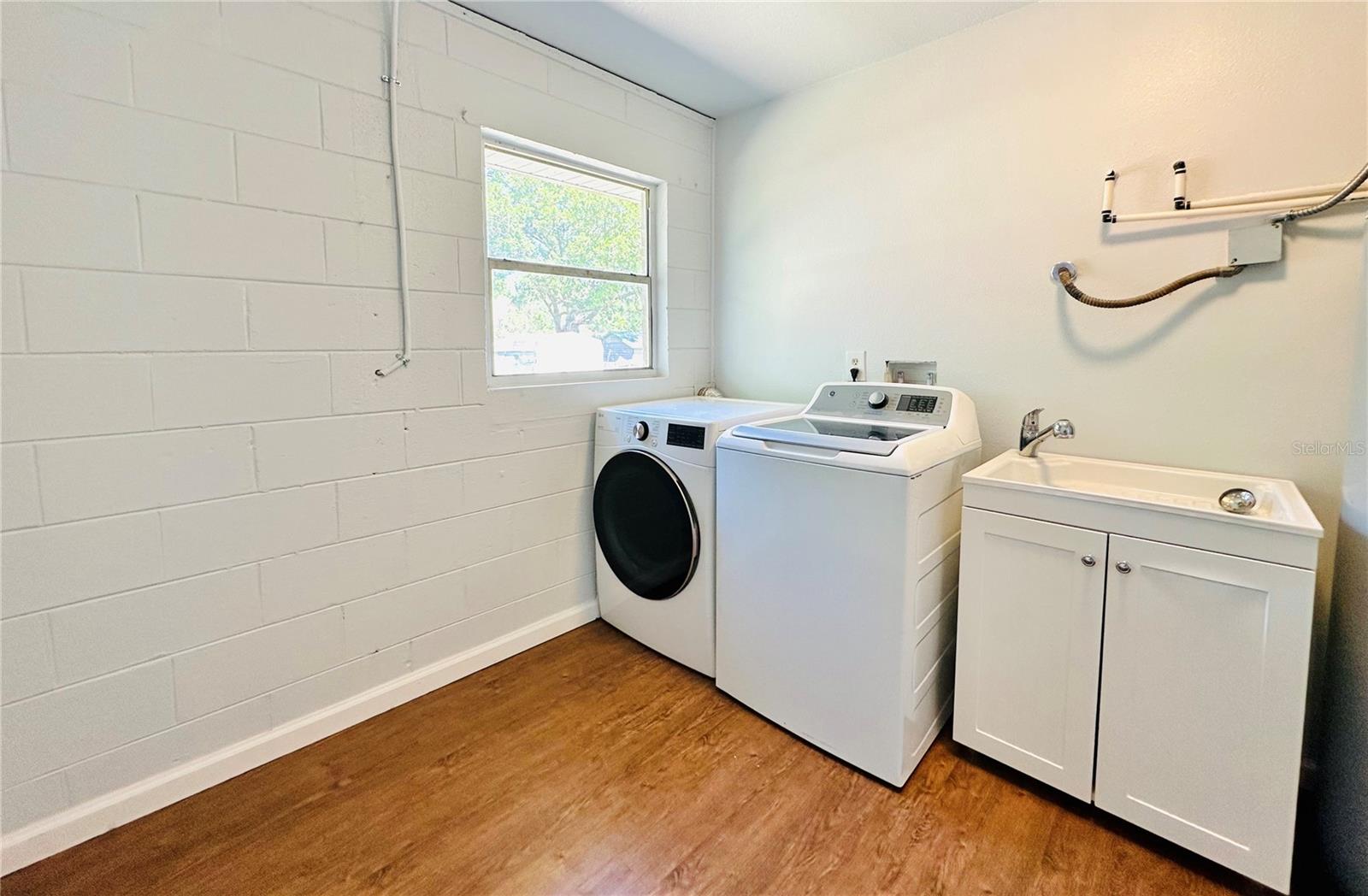 Image 32 of 38 For 391 Floral Drive