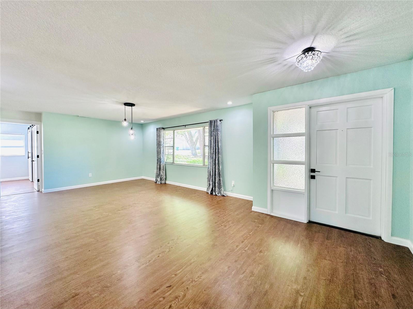 Image 4 of 38 For 391 Floral Drive