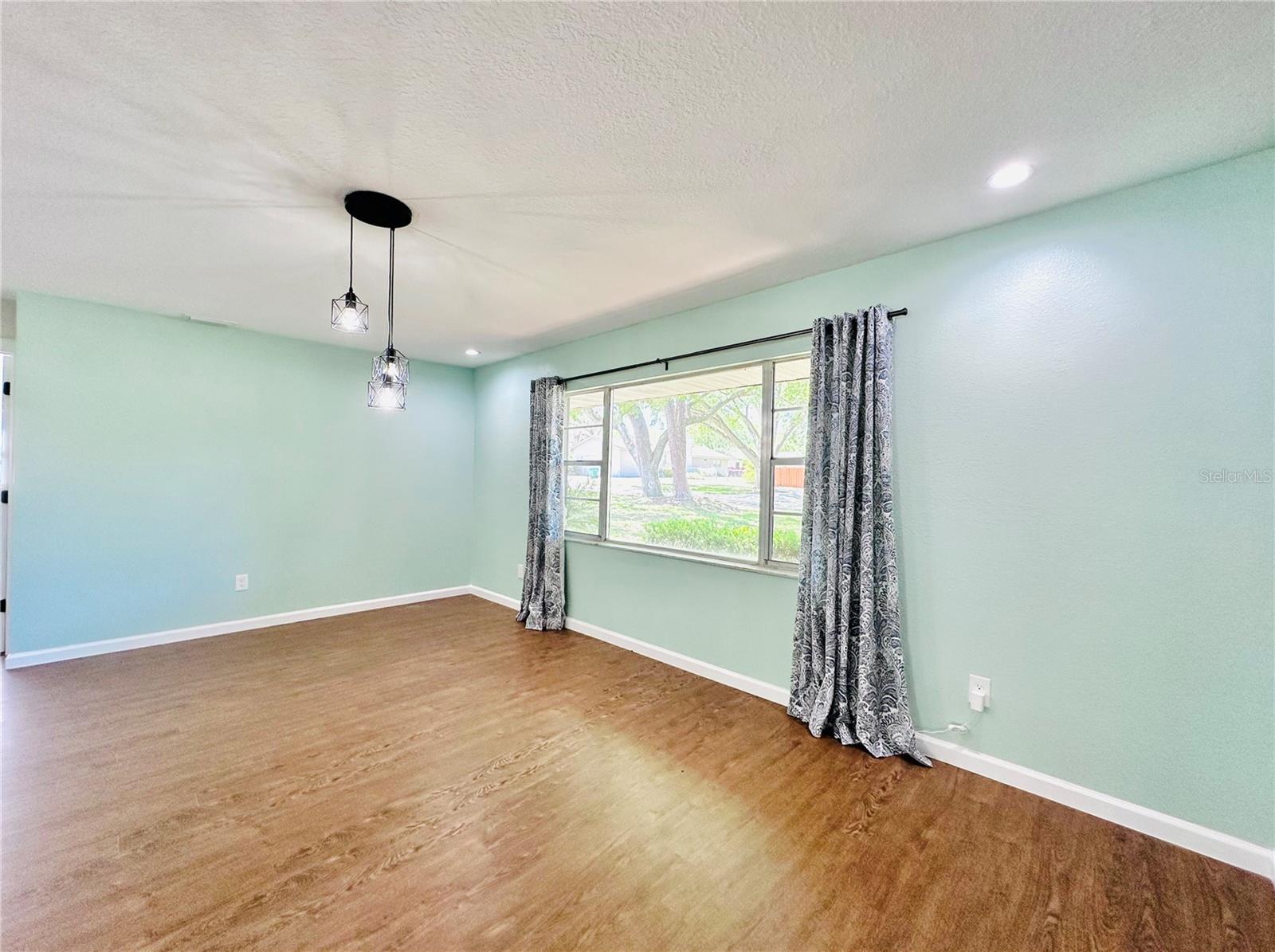 Image 6 of 38 For 391 Floral Drive