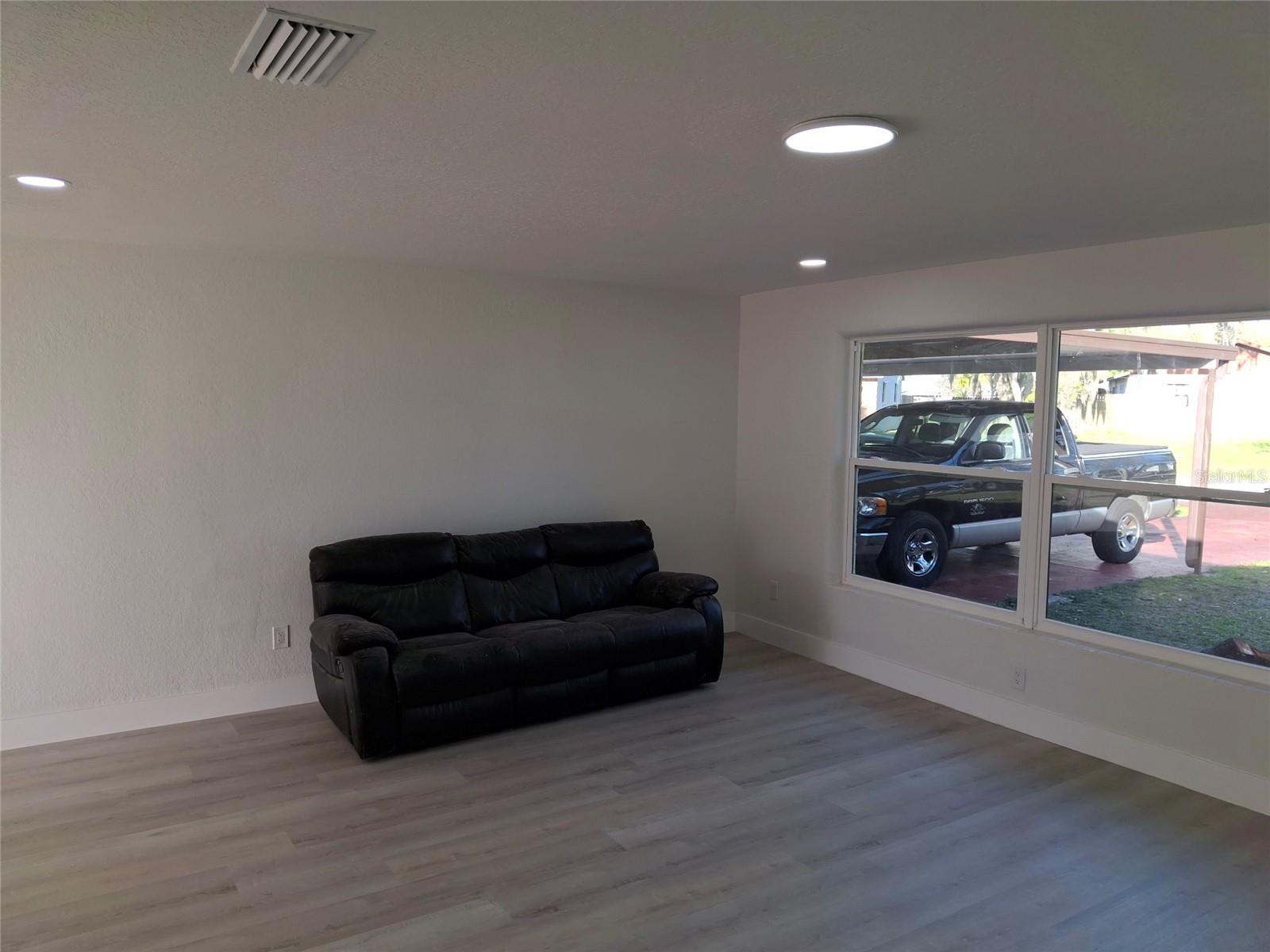 Image 7 of 22 For 2028 Sabal Palm Drive