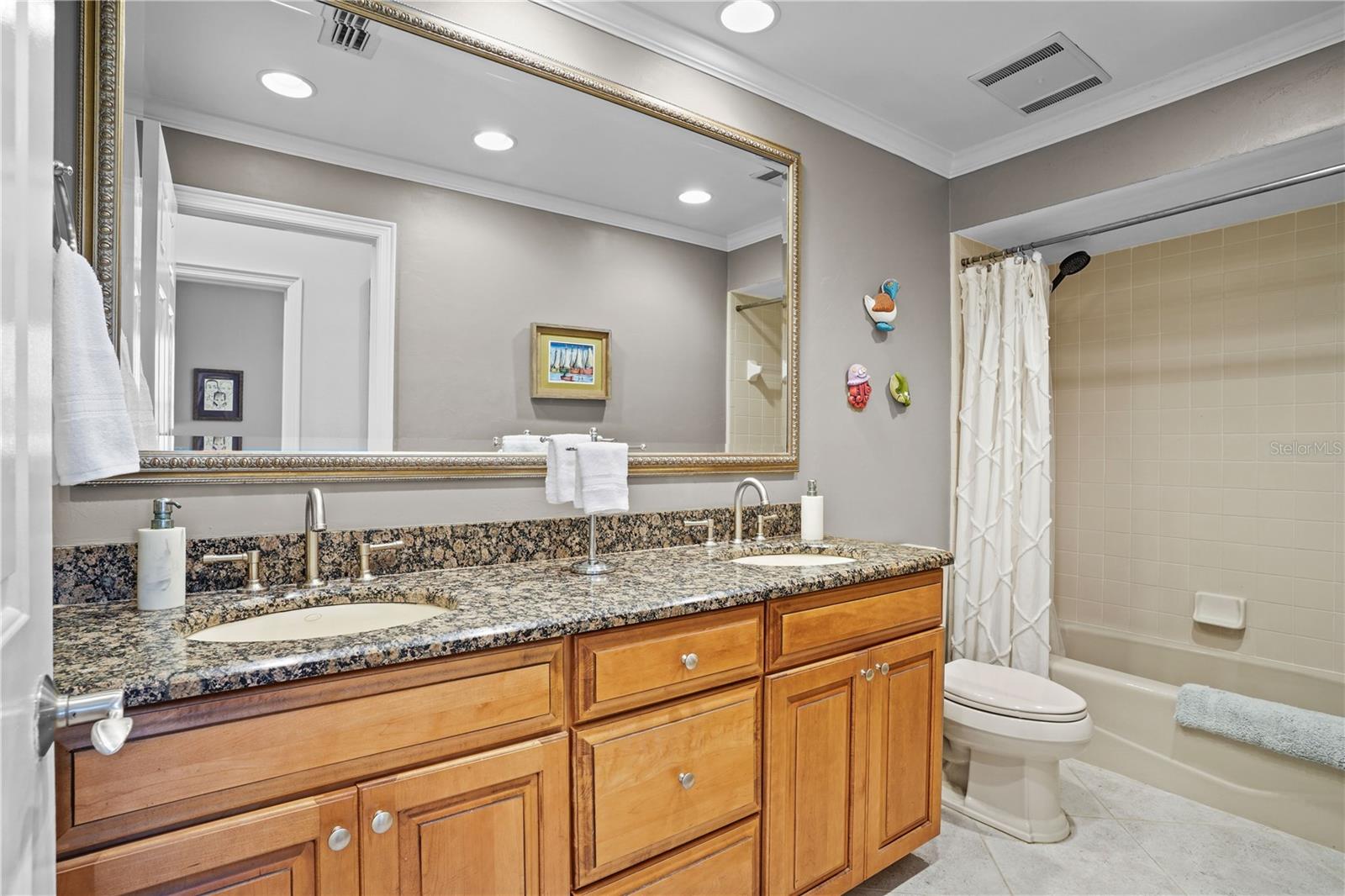 Image 34 of 57 For 214 Thistlewood Circle