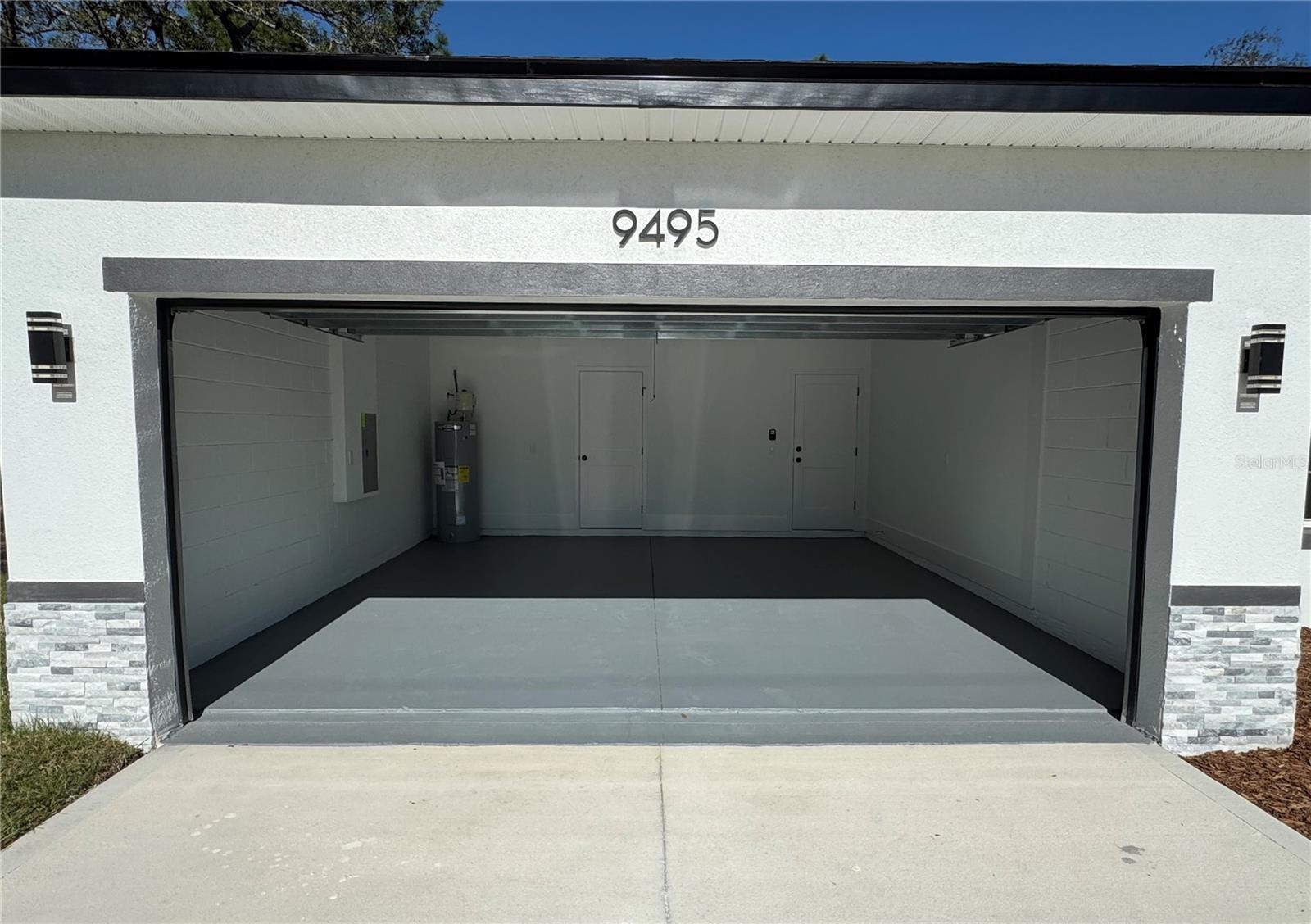 Image 14 of 34 For 9495 Sandree Drive