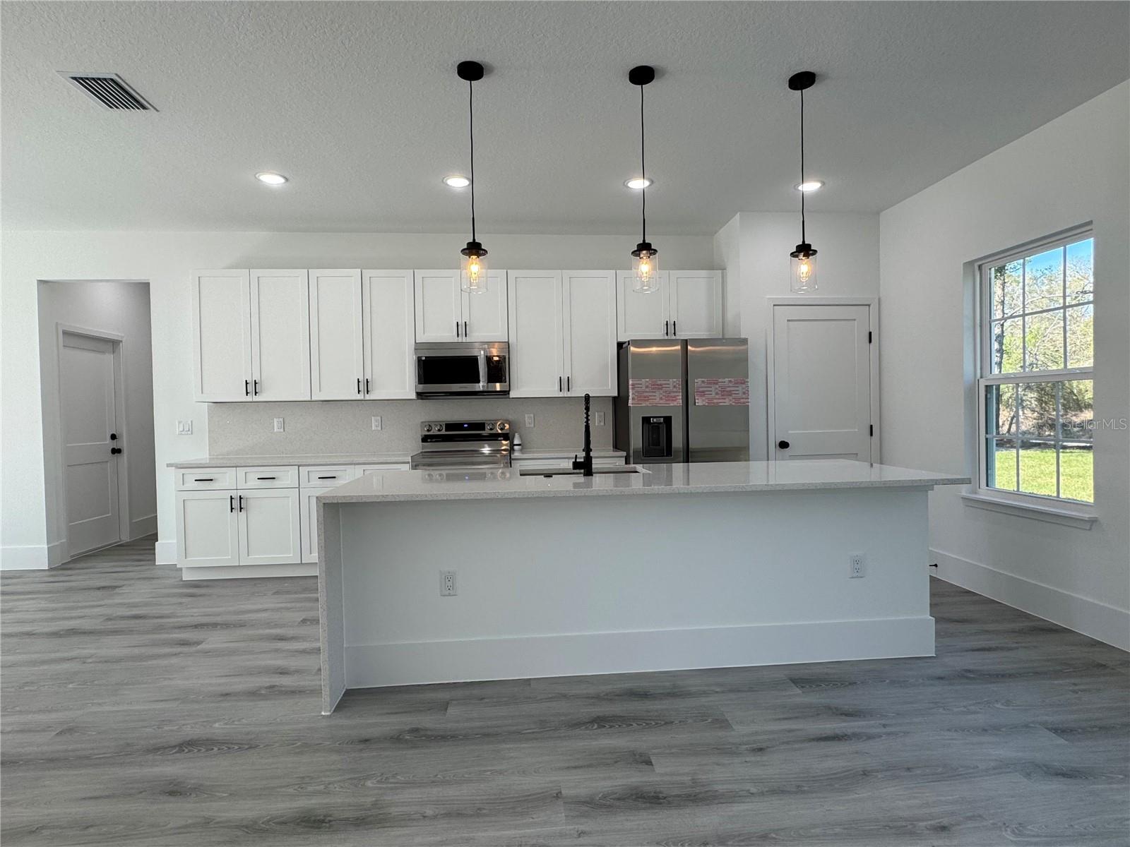 Image 18 of 34 For 9495 Sandree Drive