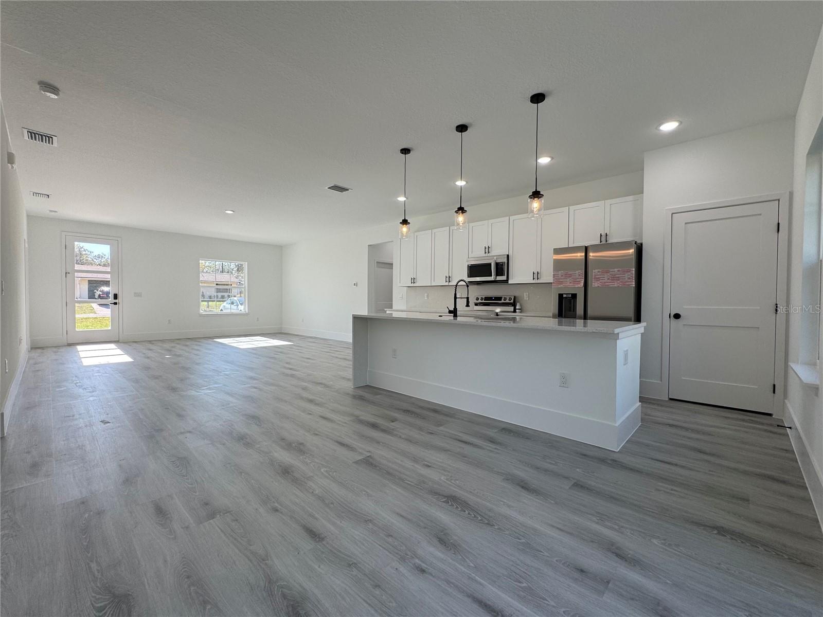 Image 22 of 34 For 9495 Sandree Drive