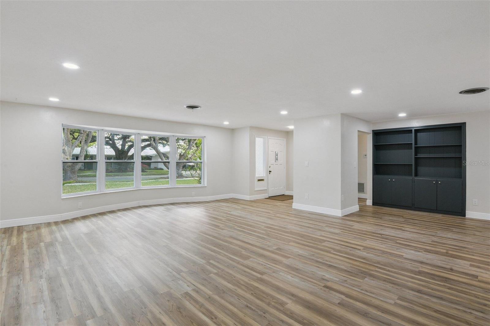 Image 7 of 25 For 1380 Williams Court