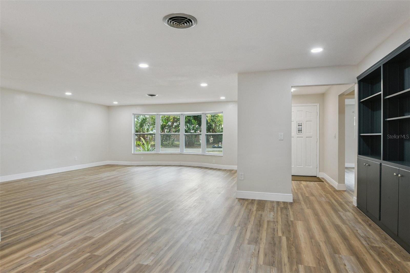 Image 9 of 25 For 1380 Williams Court