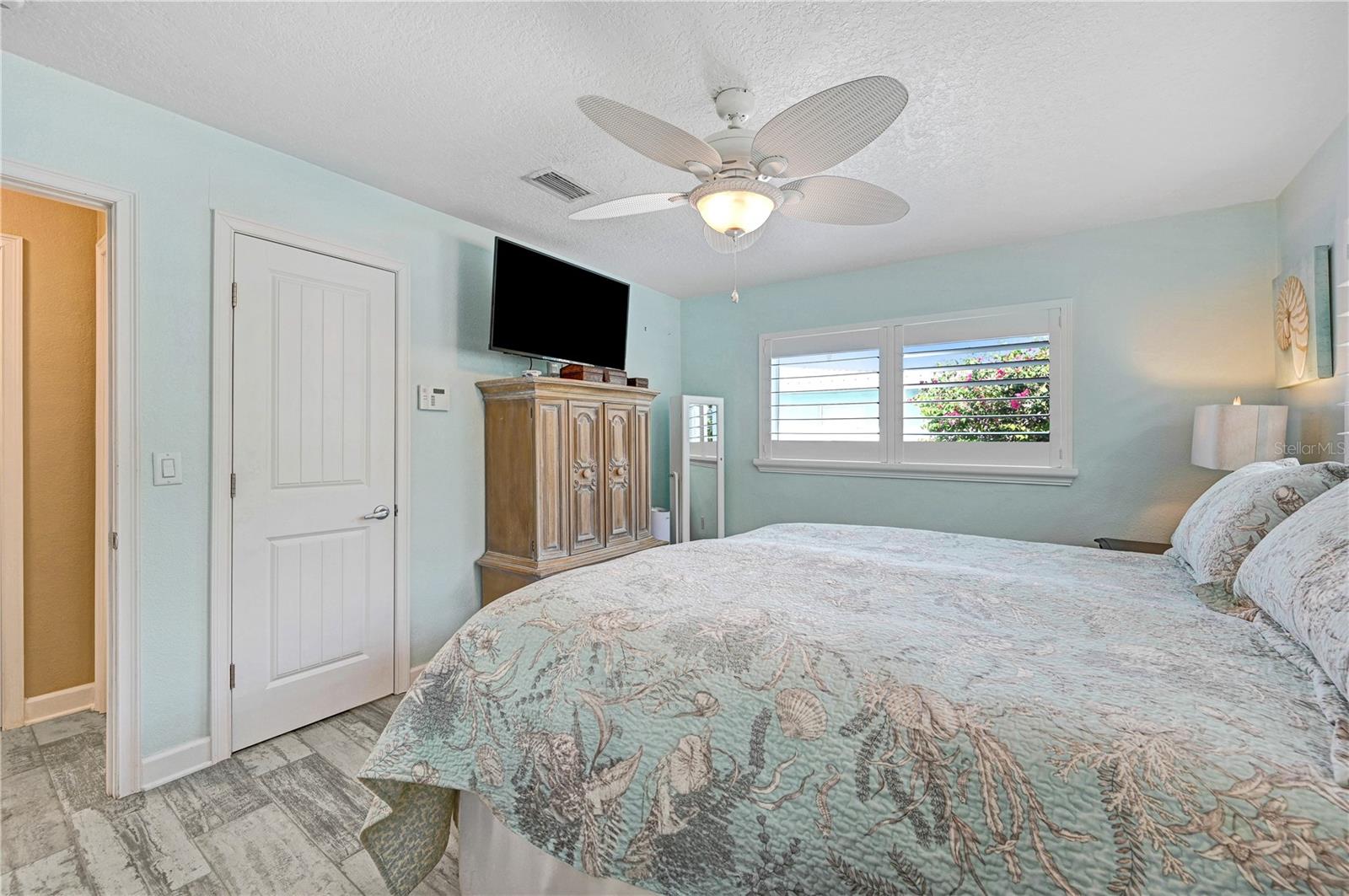 Image 49 of 83 For 231 Ocean Boulevard