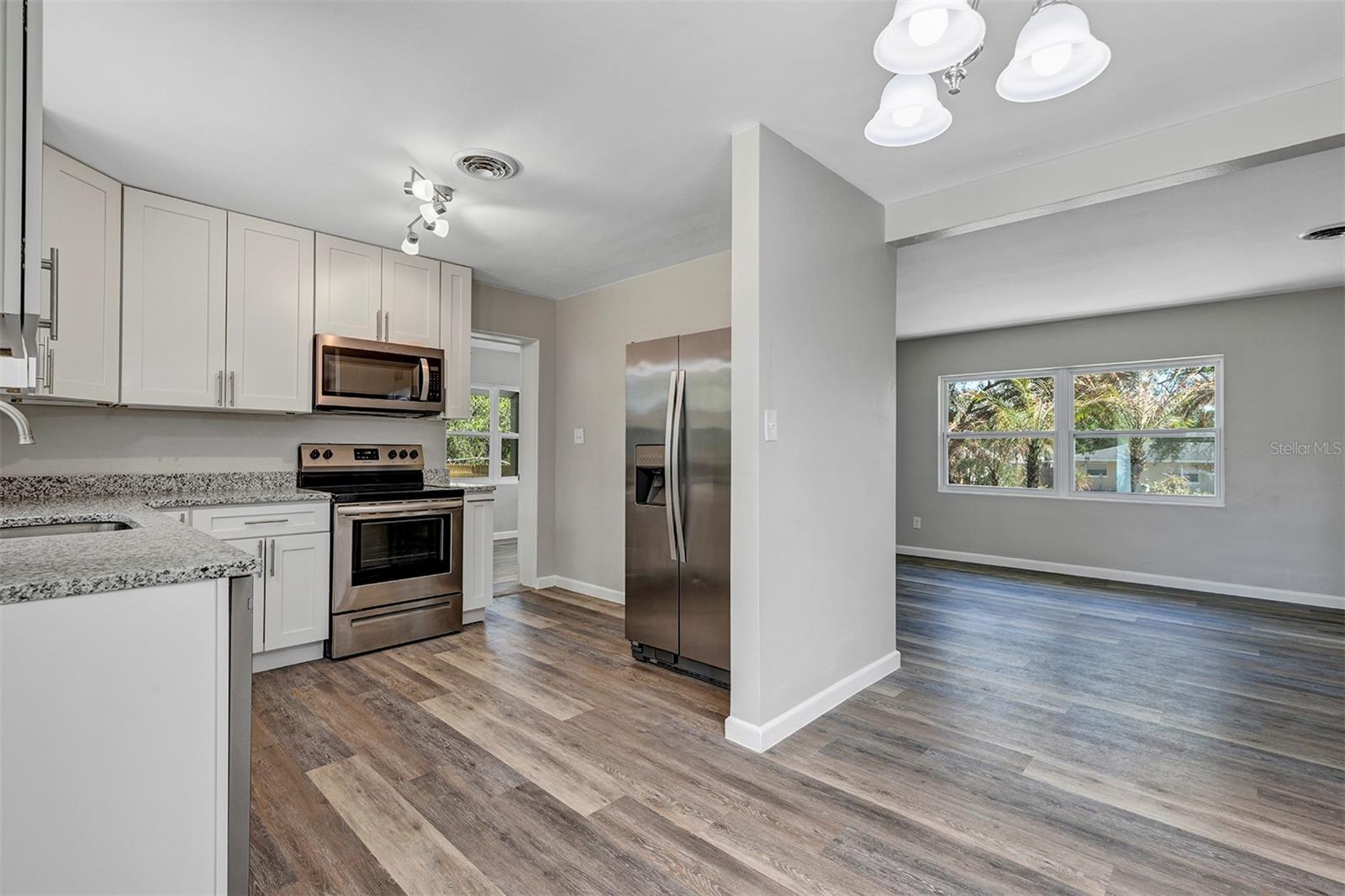 Image 10 of 38 For 14 Sunshine Boulevard