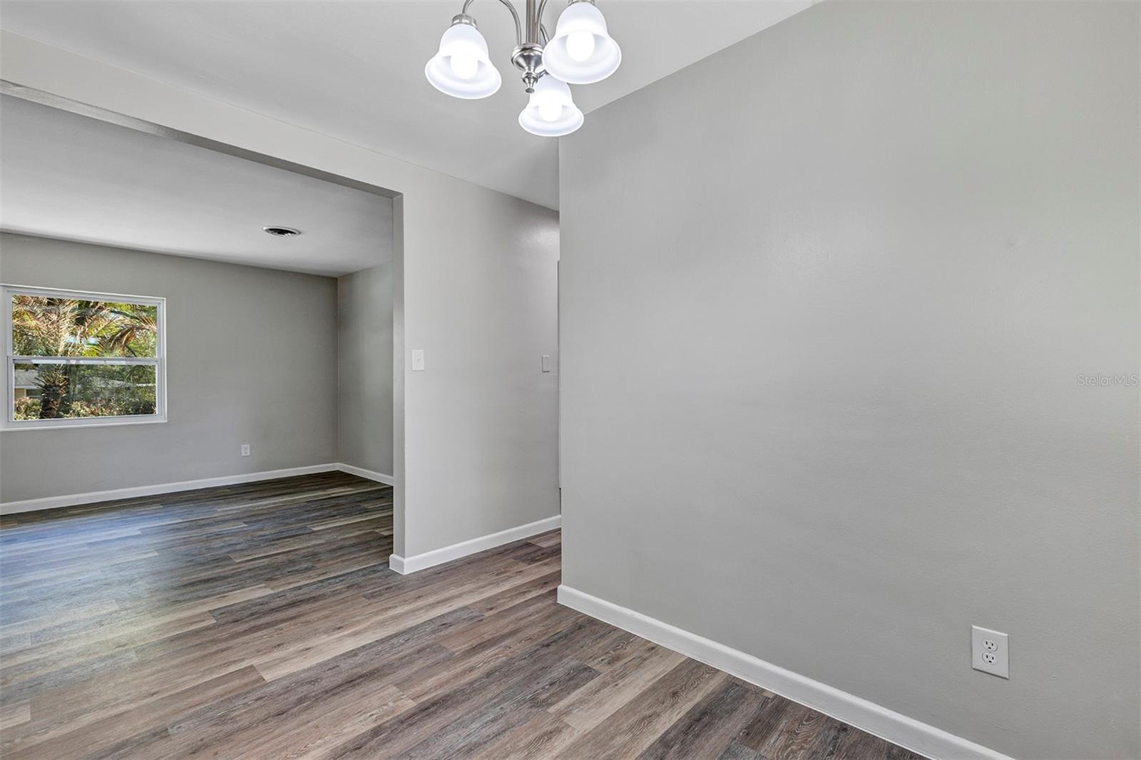 Image 11 of 38 For 14 Sunshine Boulevard