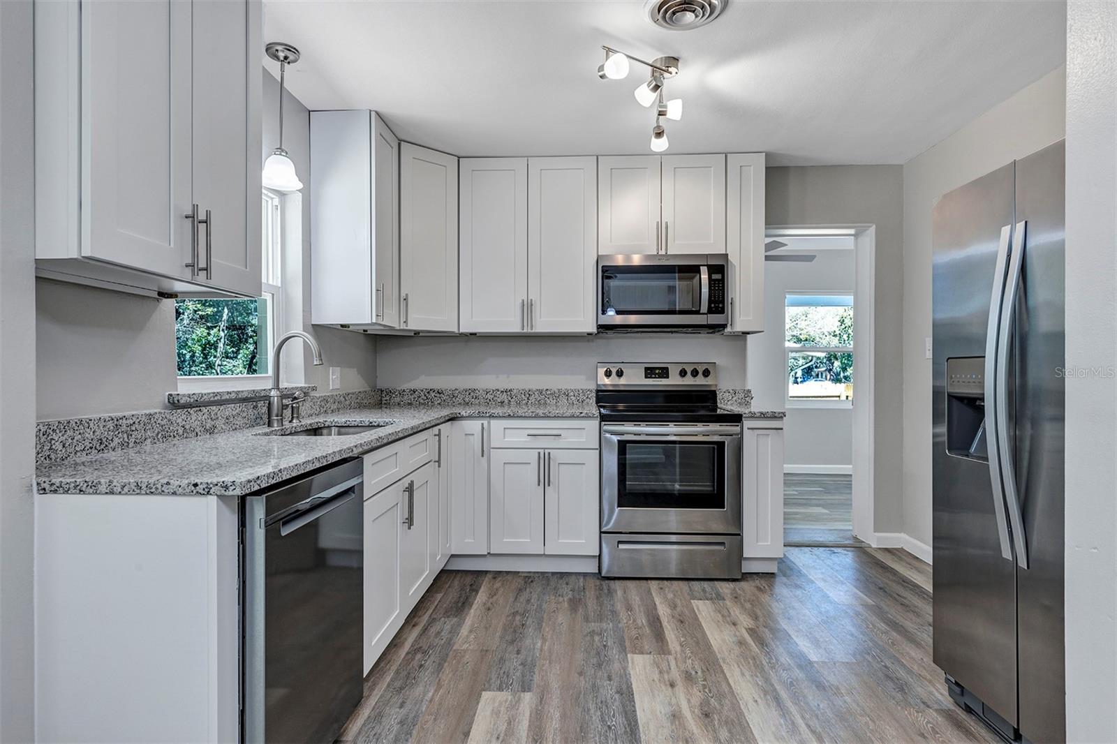 Image 12 of 38 For 14 Sunshine Boulevard