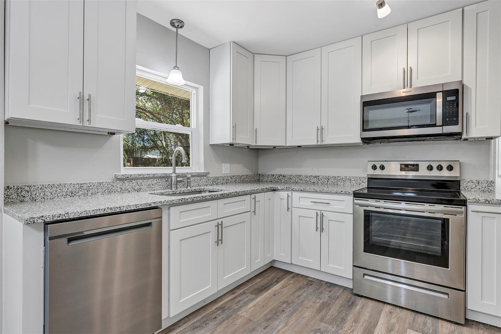 Image 13 of 38 For 14 Sunshine Boulevard